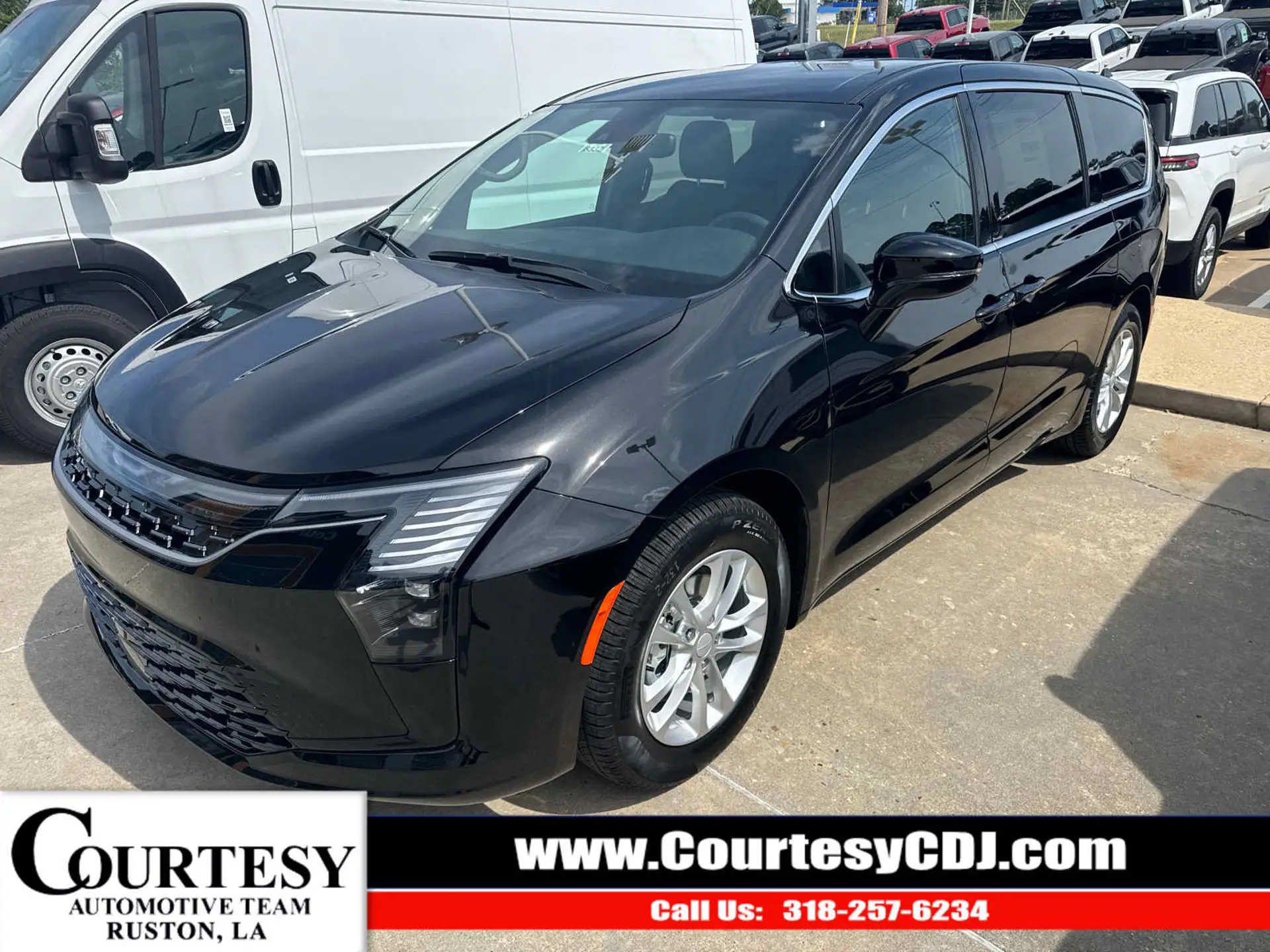 2027 Chrysler Pacifica Select photo 1