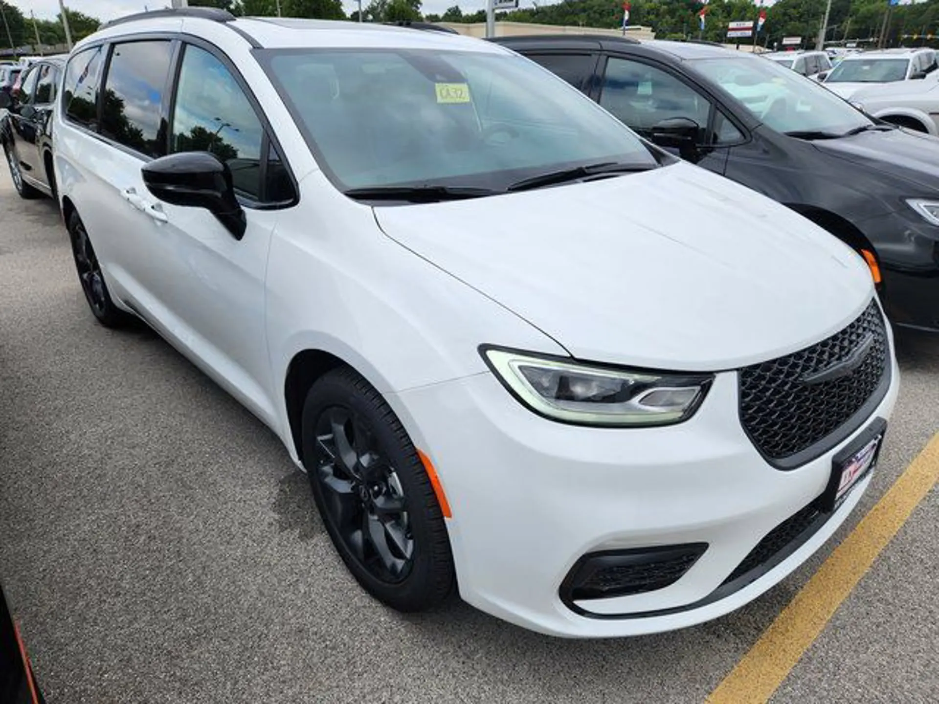 2026 Chrysler Pacifica Limited photo 3