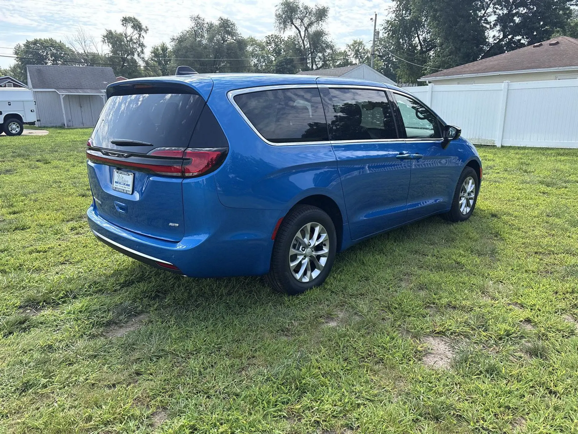 2027 Chrysler Pacifica Select AWD photo 5