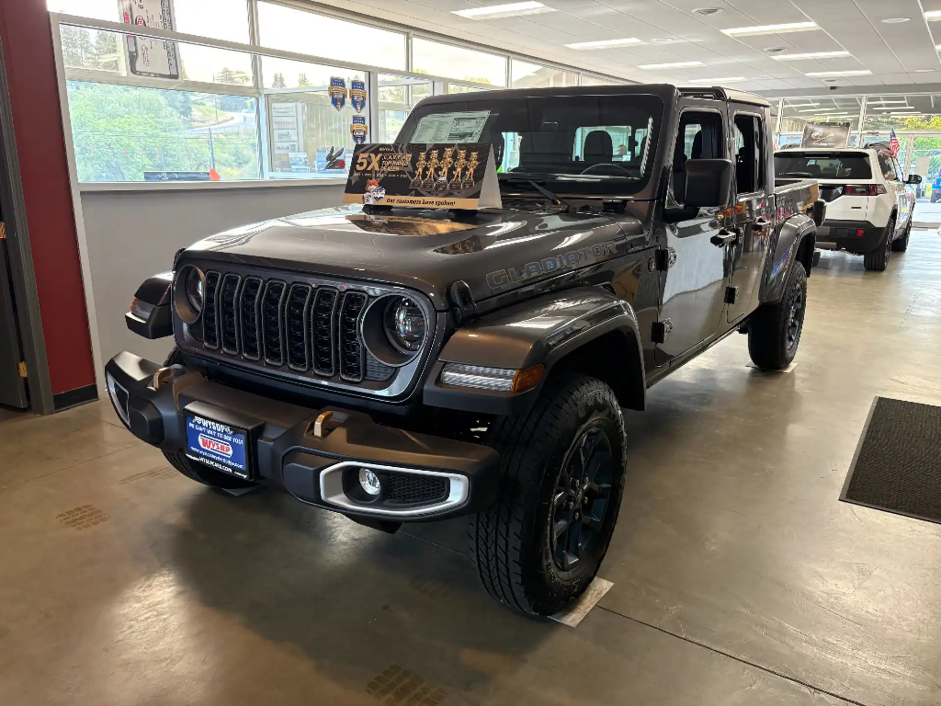 2026 Jeep Gladiator 85th Anniversary Edition Auto's photo