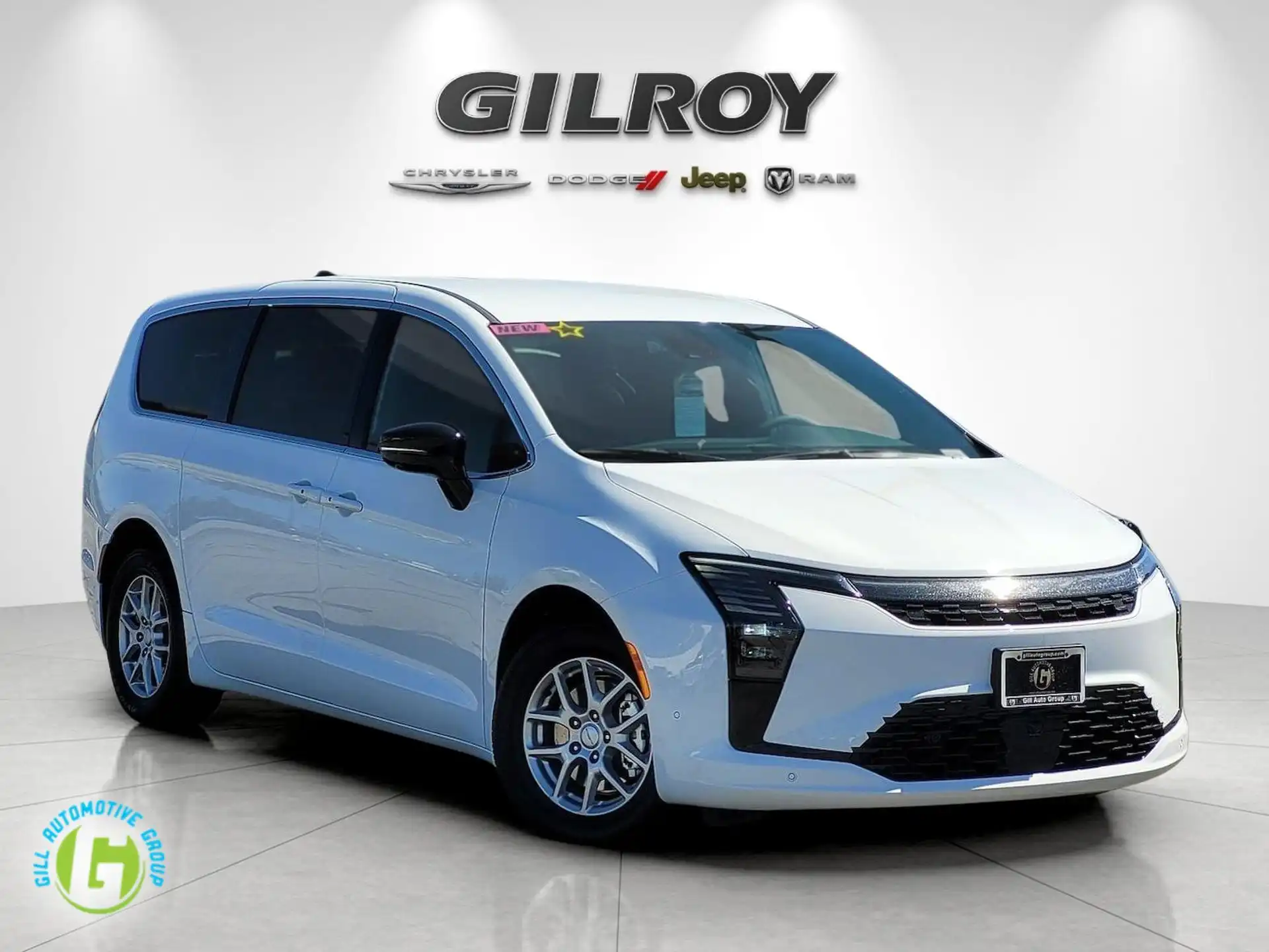 2027 Chrysler Pacifica Select's photo