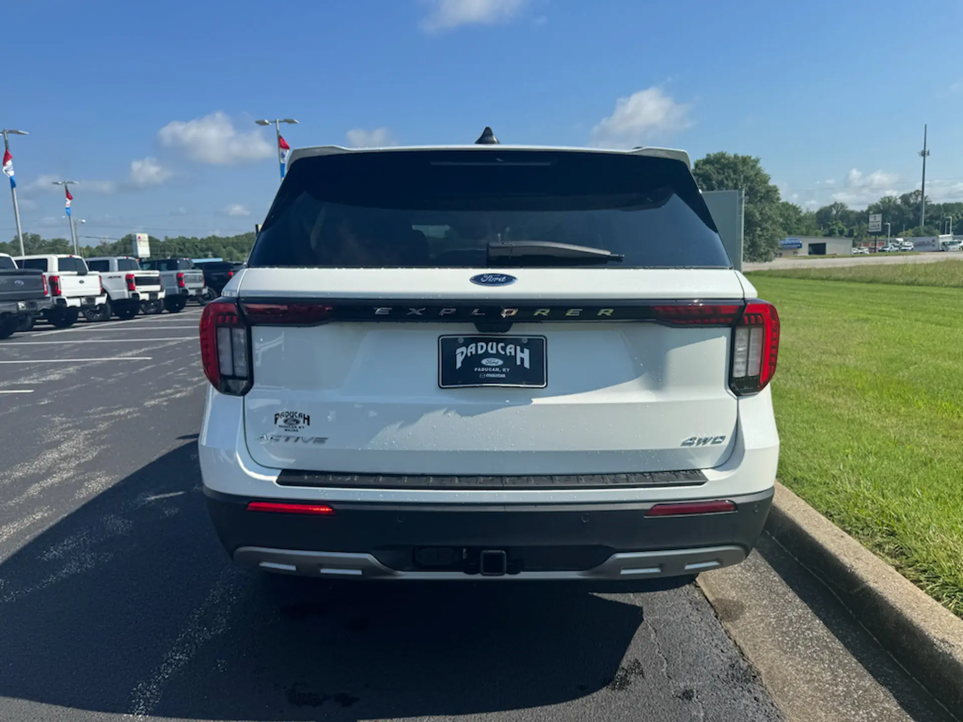 2026 Ford Explorer Active 4WD photo 4