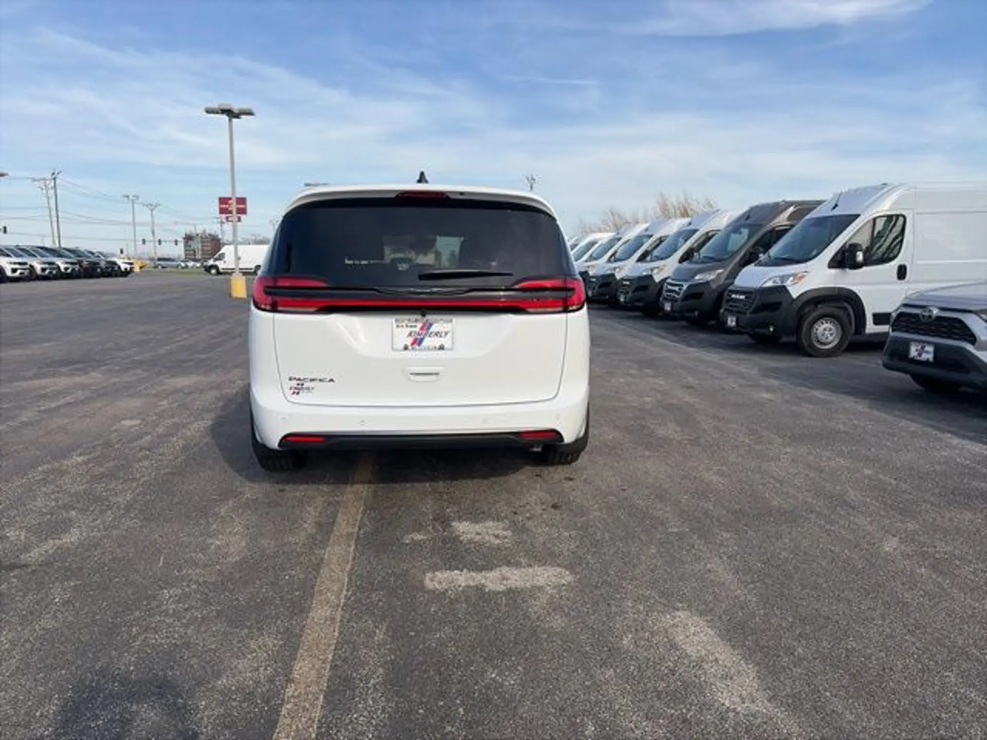 2026 Chrysler Pacifica Select photo 4