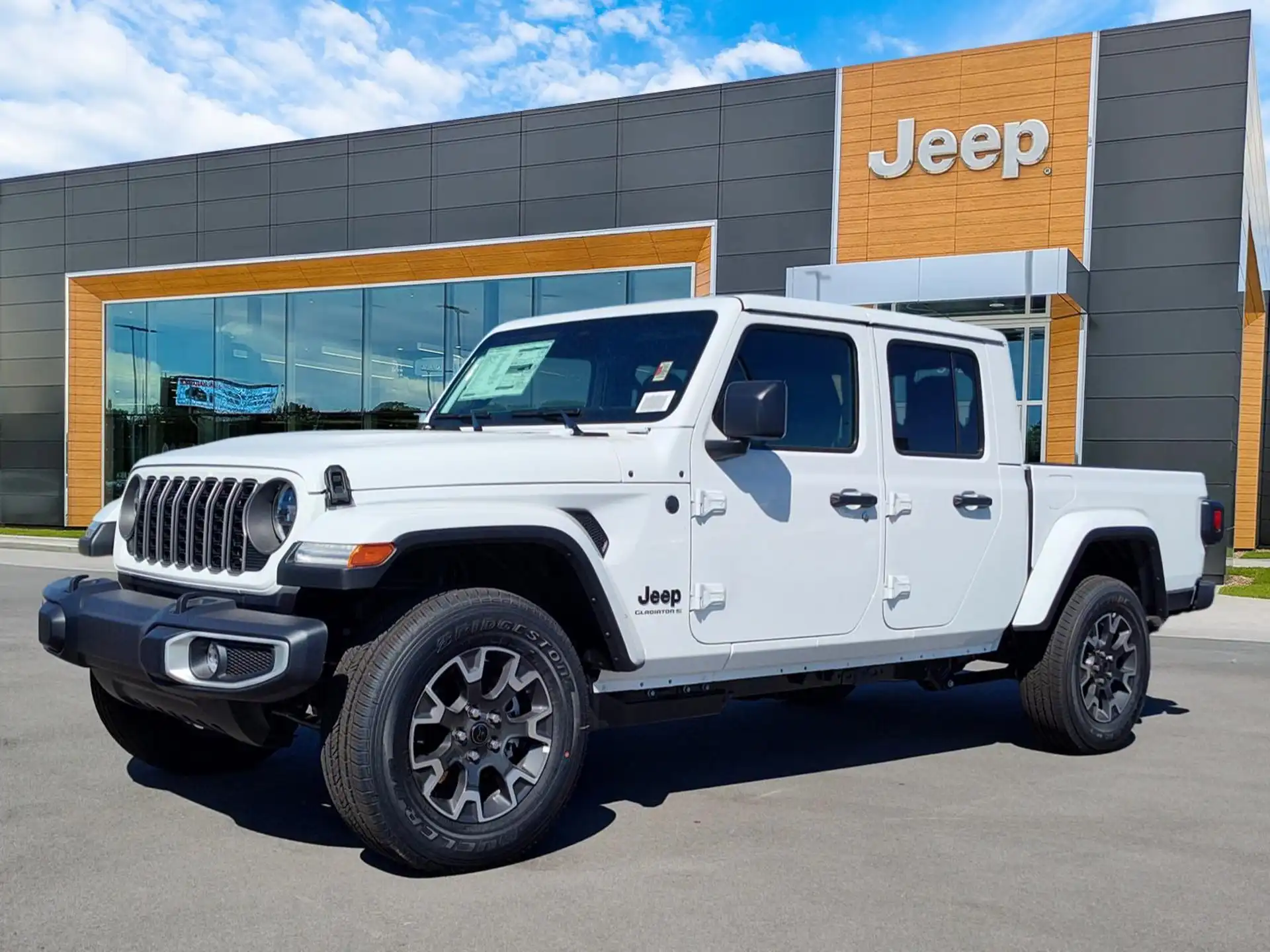 2026 Jeep Gladiator Sahara Auto's photo