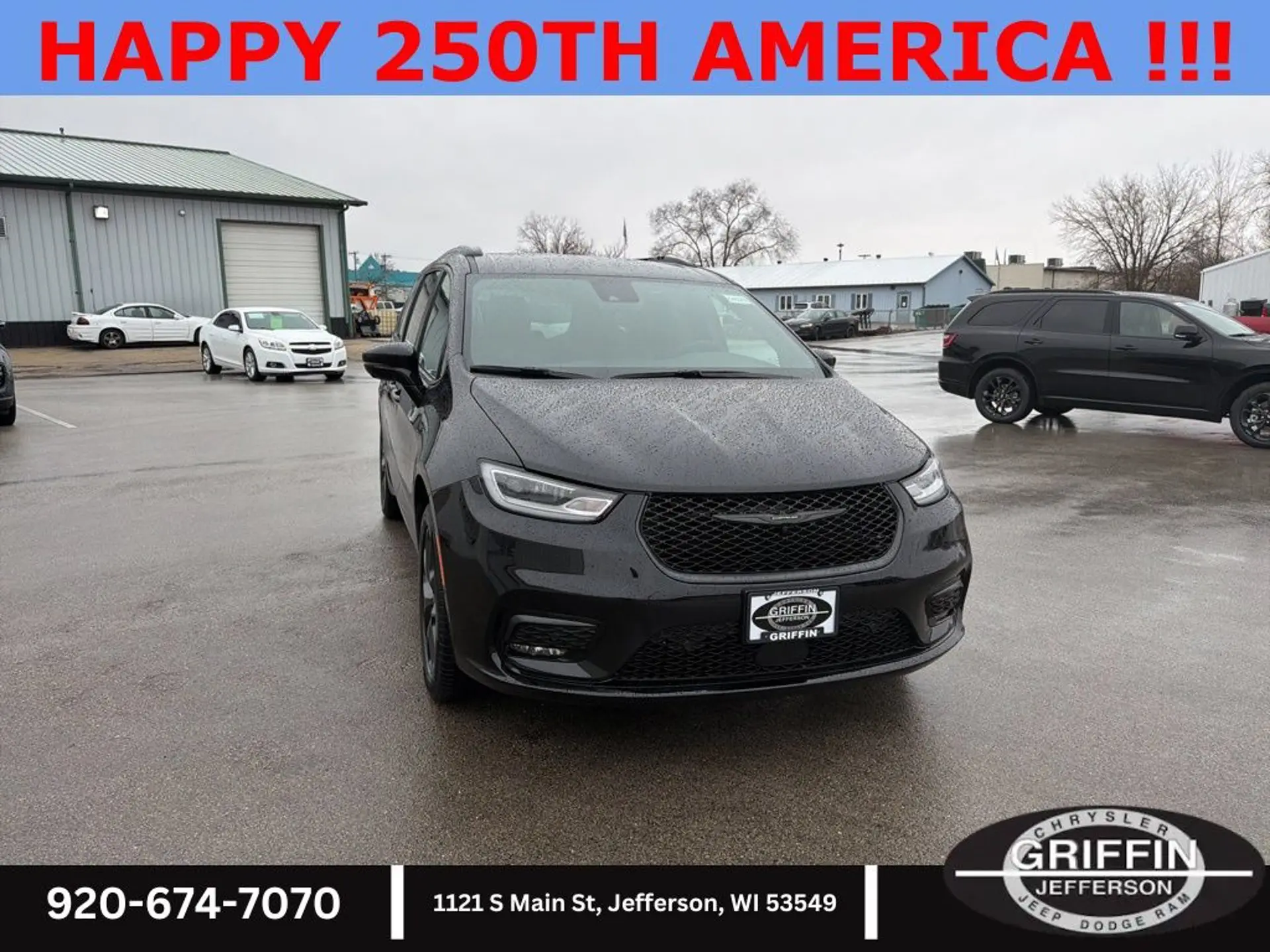 2026 Chrysler Pacifica Select AWD photo 3