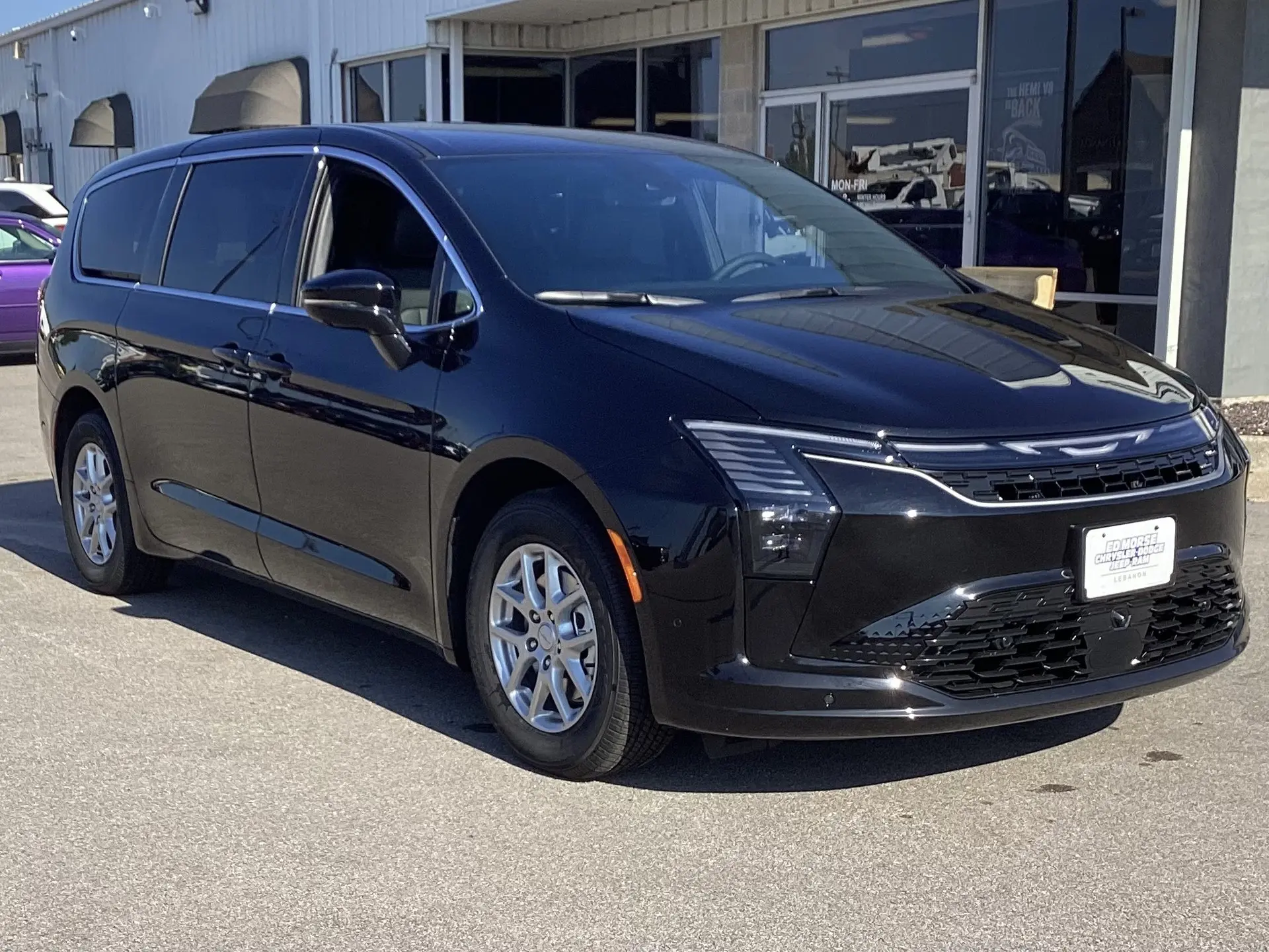 2027 Chrysler Pacifica Select photo 3