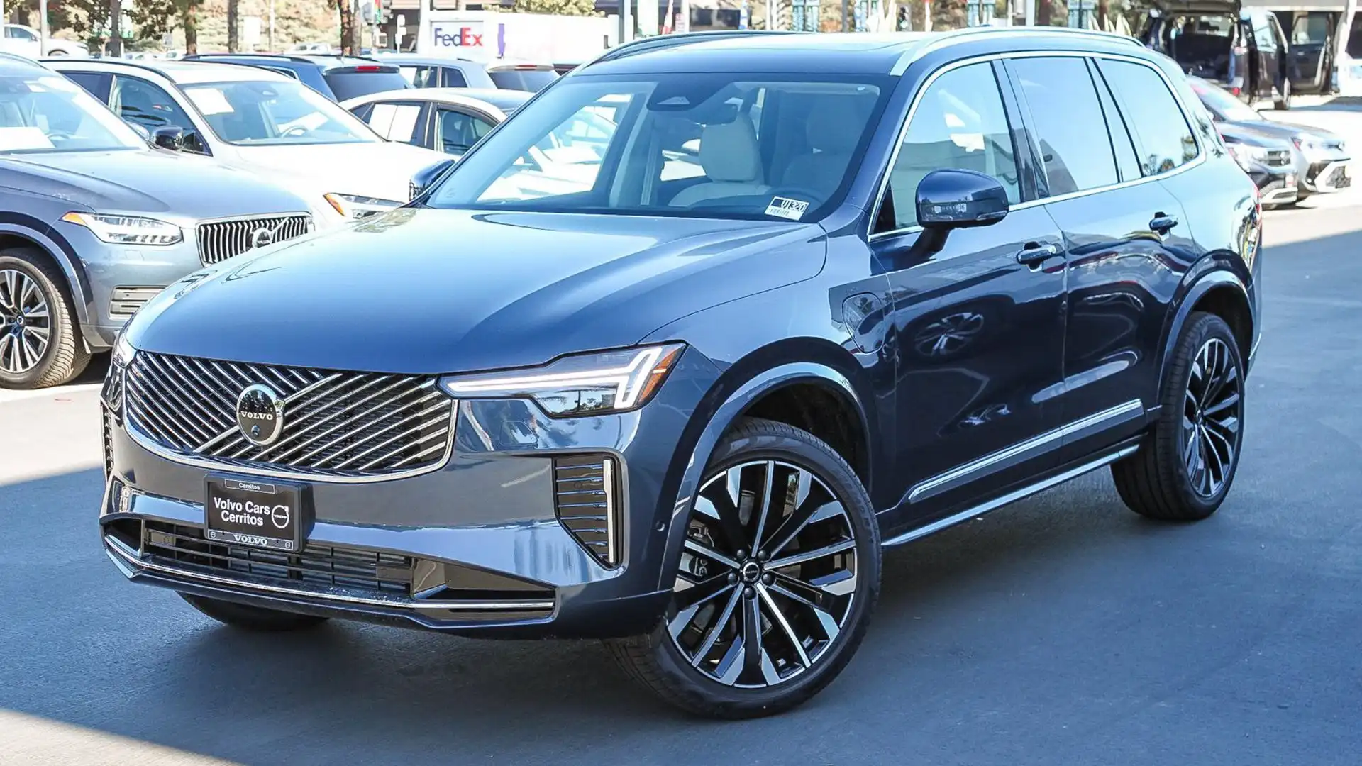 2026 Volvo XC90 T8 Recharge Ultra Bright 4WD's photo