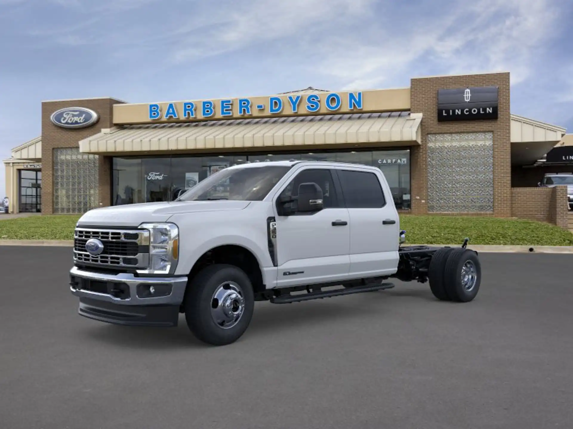 2026 Ford F-350 XL 4x4 Crew Cab 179-In DRW's photo