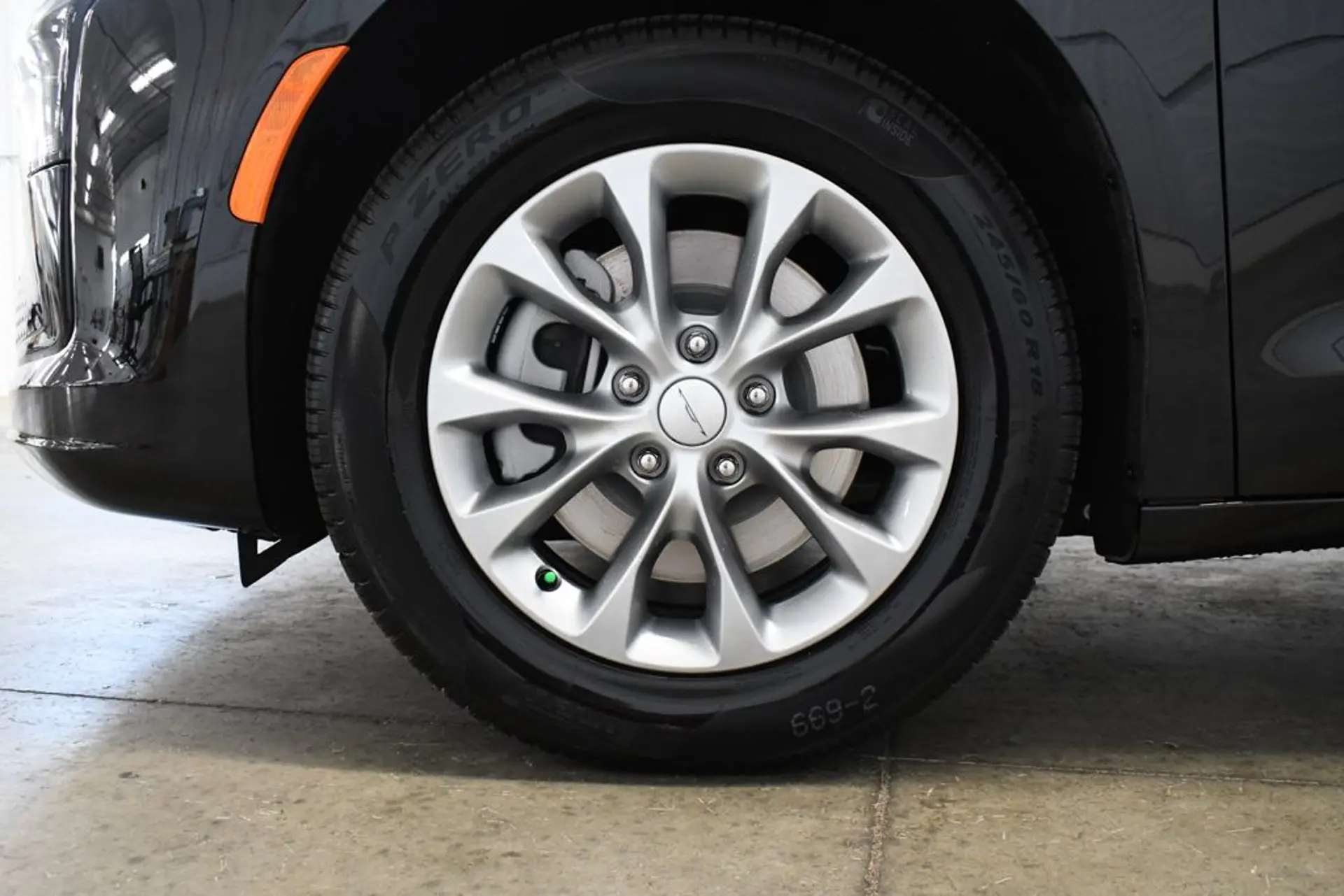2027 Chrysler Pacifica Select AWD photo 3