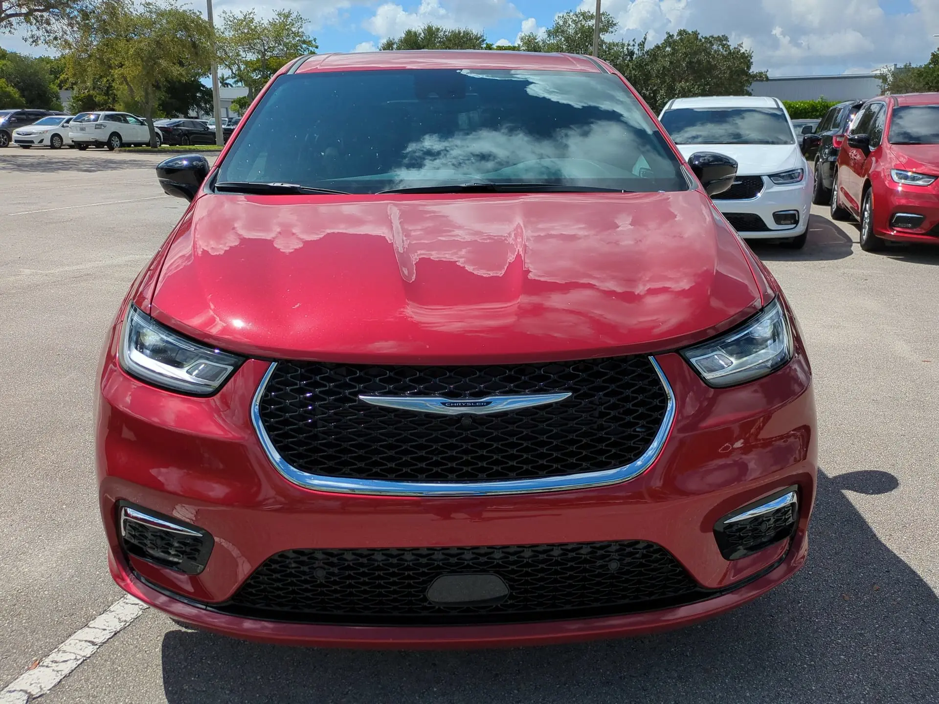 2025 Chrysler Pacifica Select photo 3