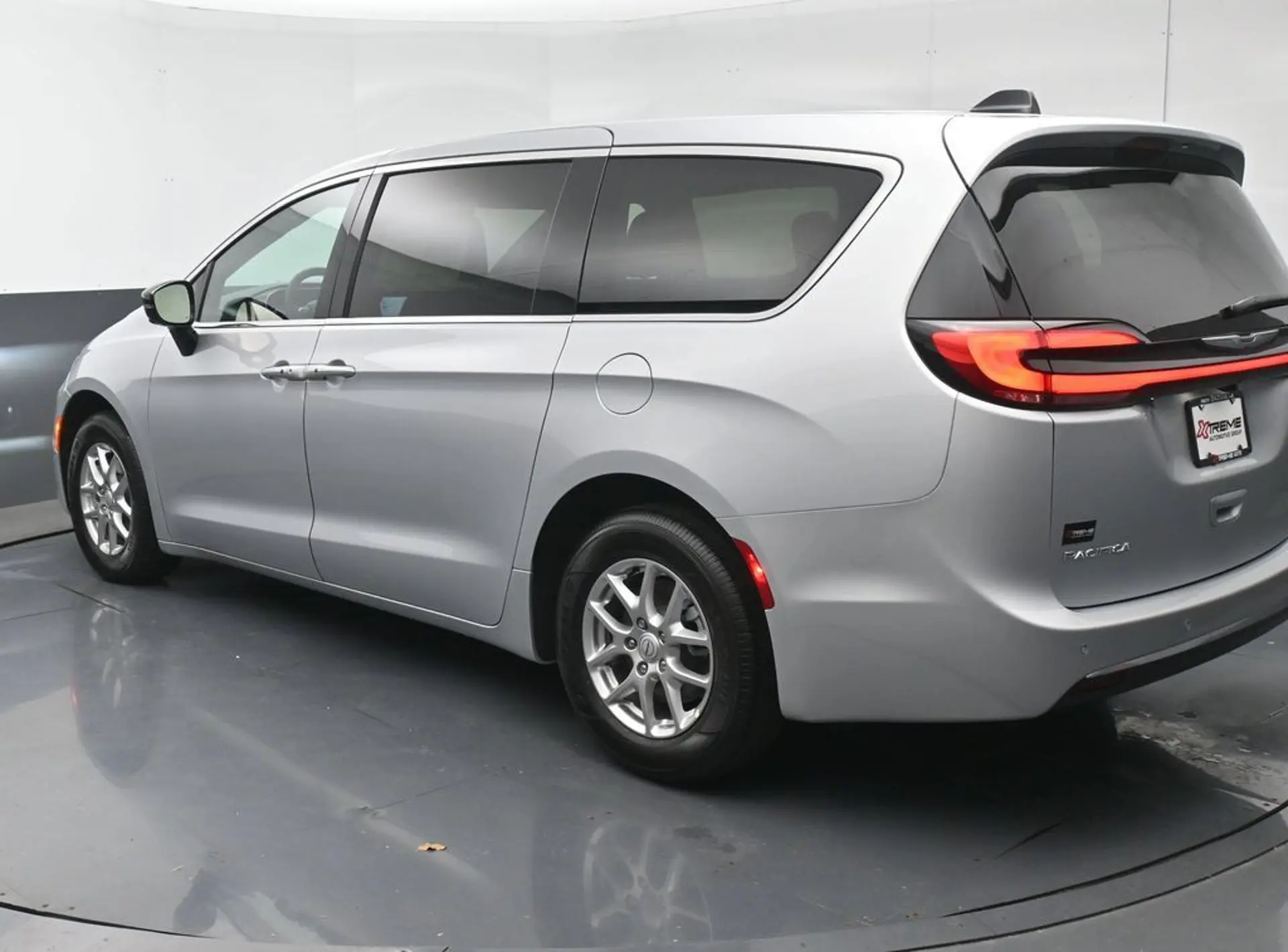 2026 Chrysler Pacifica Select photo 4