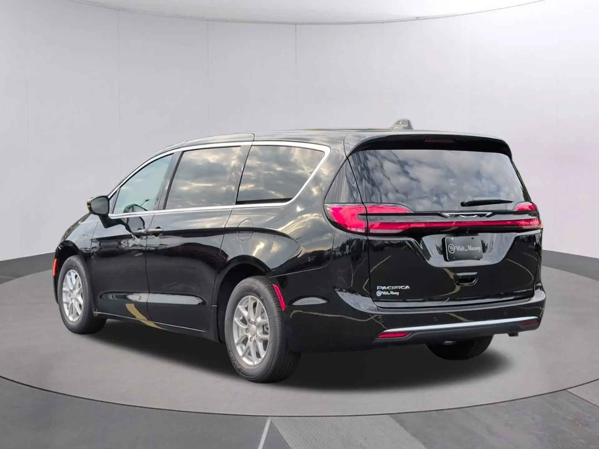 2027 Chrysler Pacifica Select photo 3