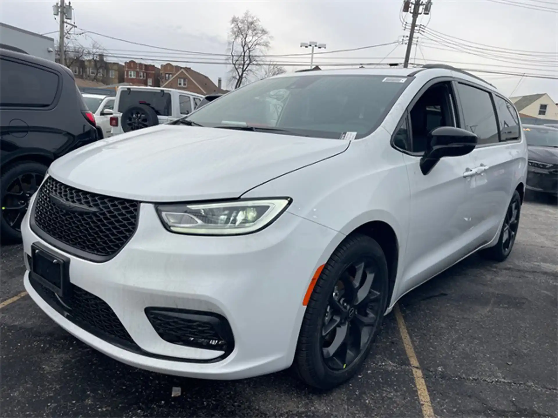 2026 Chrysler Pacifica Limited's photo