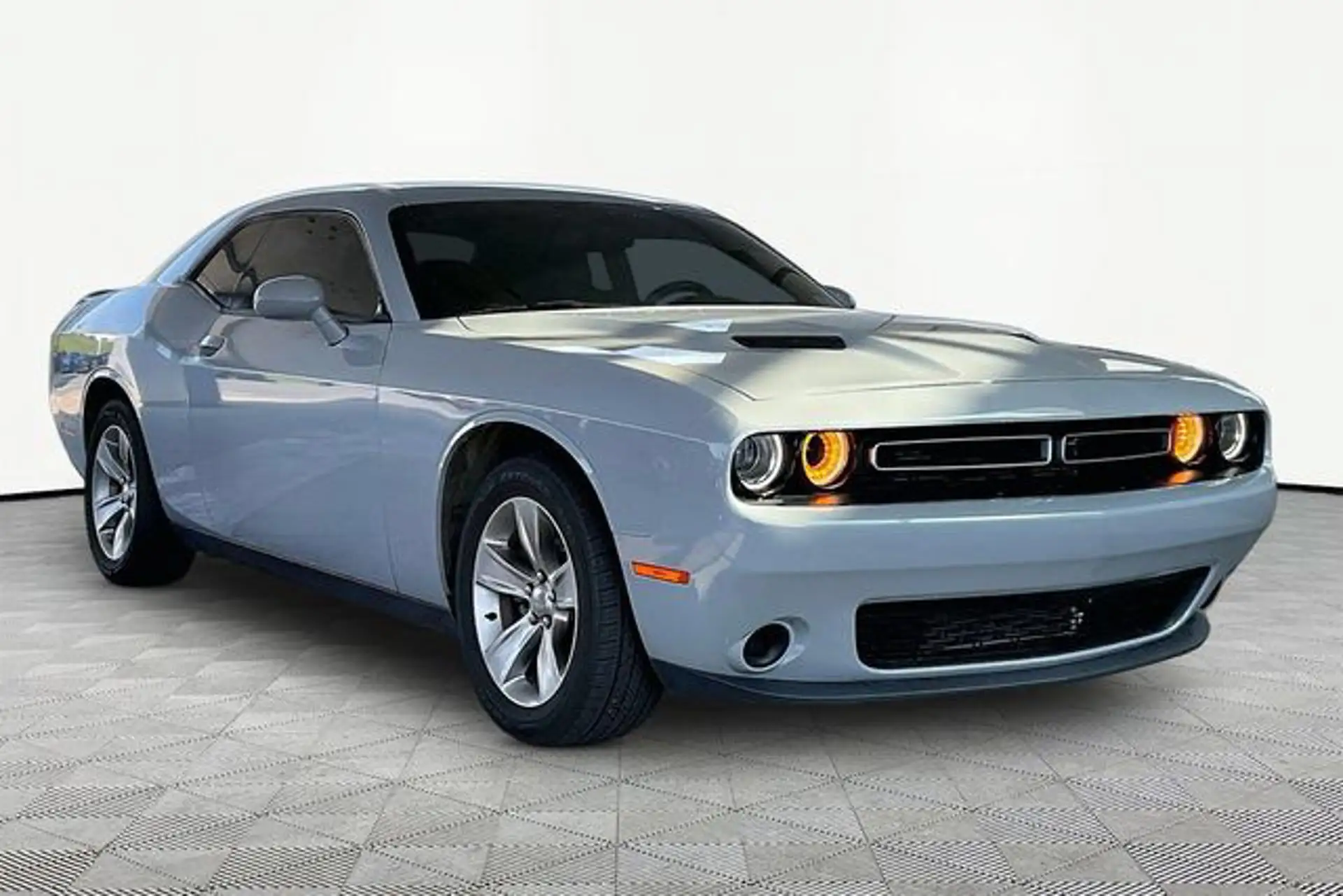 2020 Dodge Challenger SXT Auto's photo