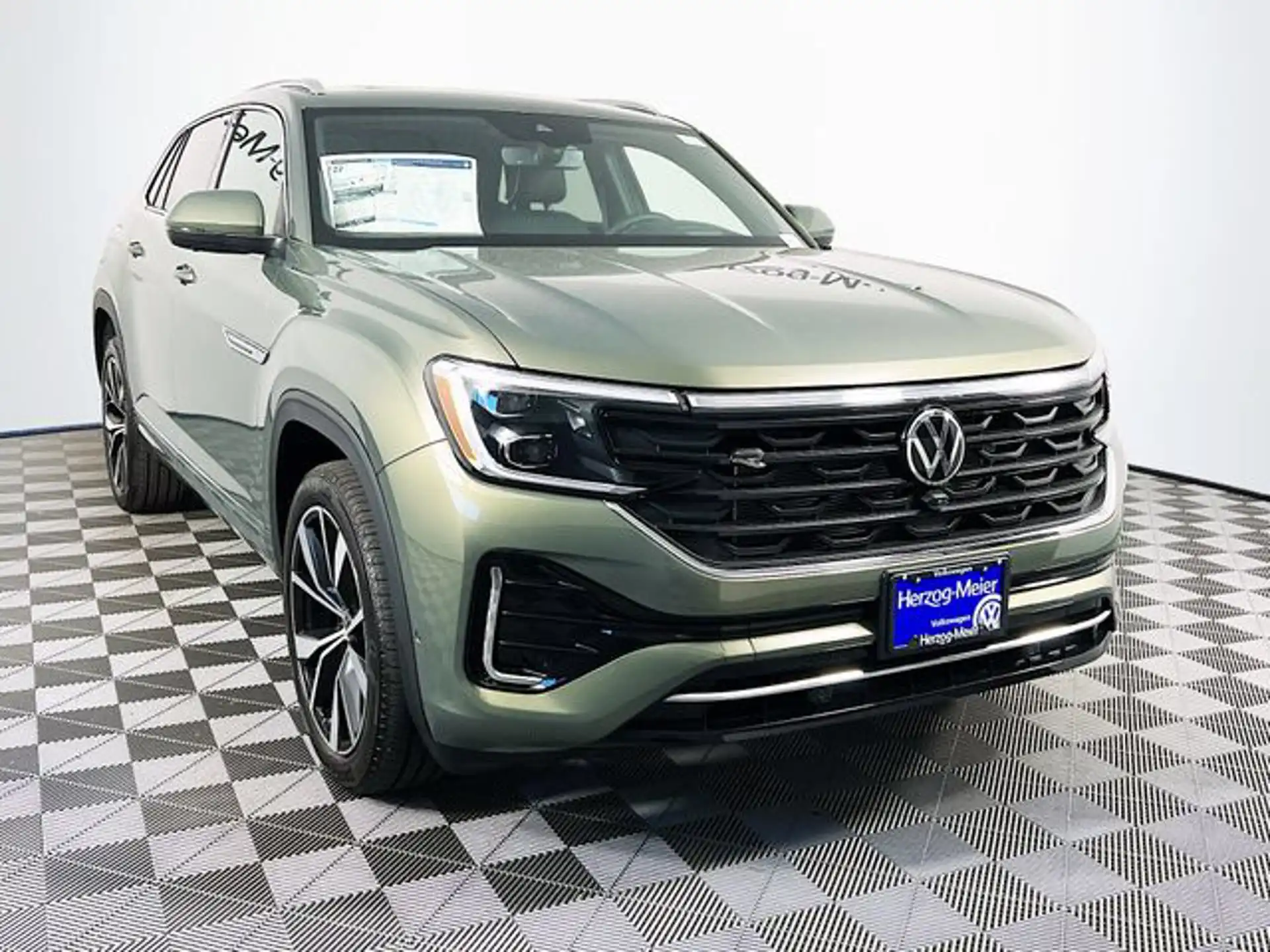 2026 Volkswagen Atlas Cross Sport 2.0T SEL Premium R-Line 4MOTION's photo