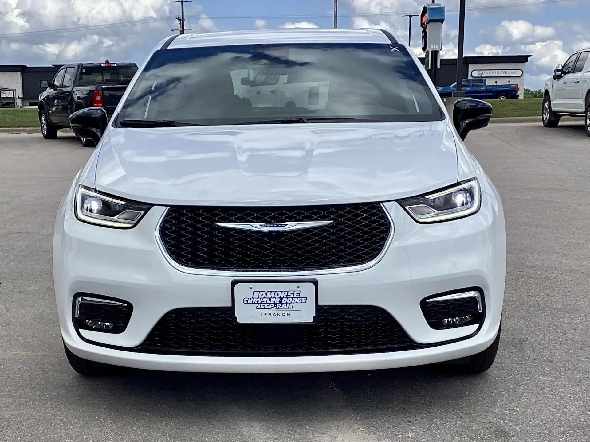 2026 Chrysler Pacifica Select AWD's photo