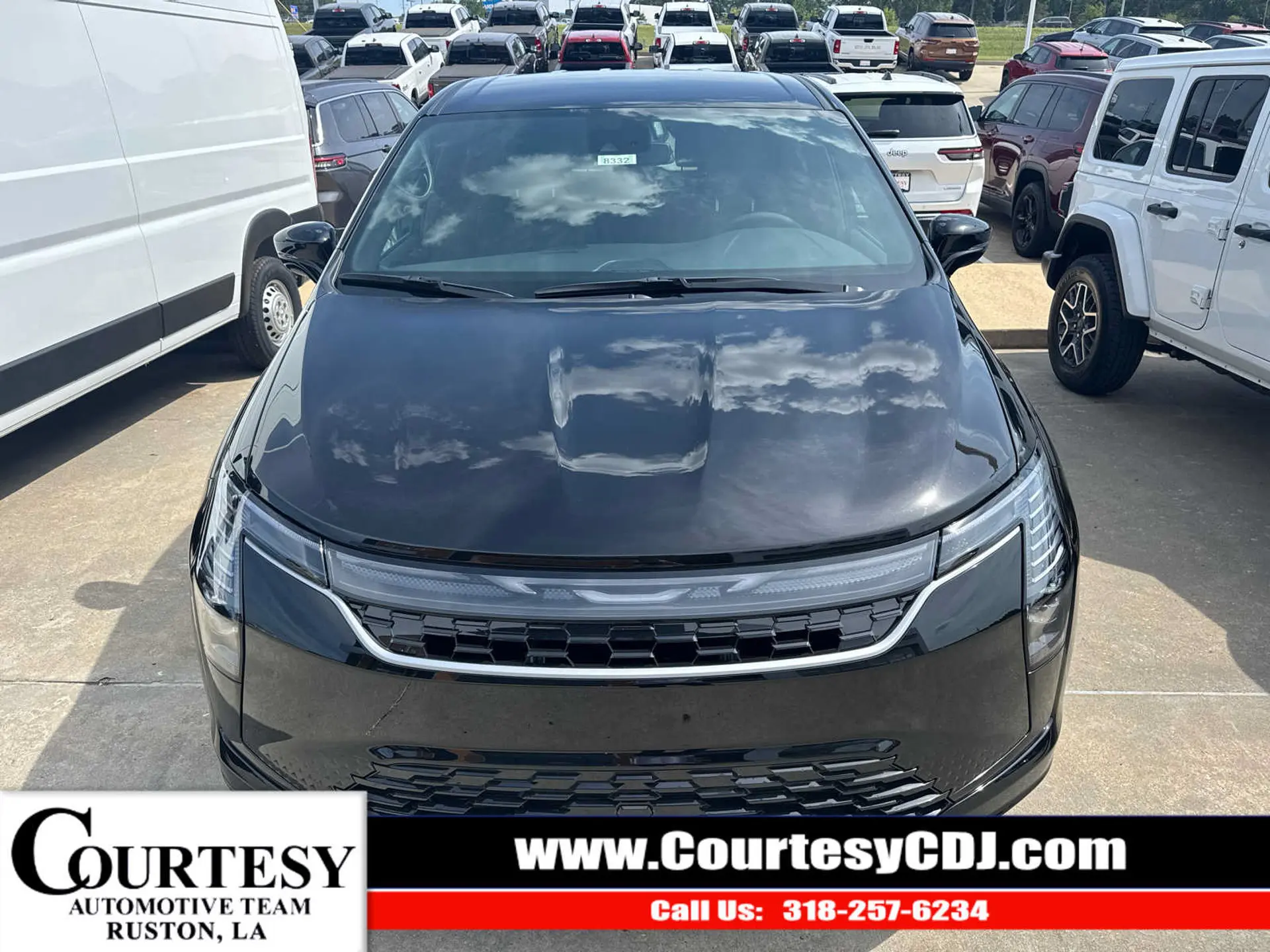 2027 Chrysler Pacifica Select photo 3