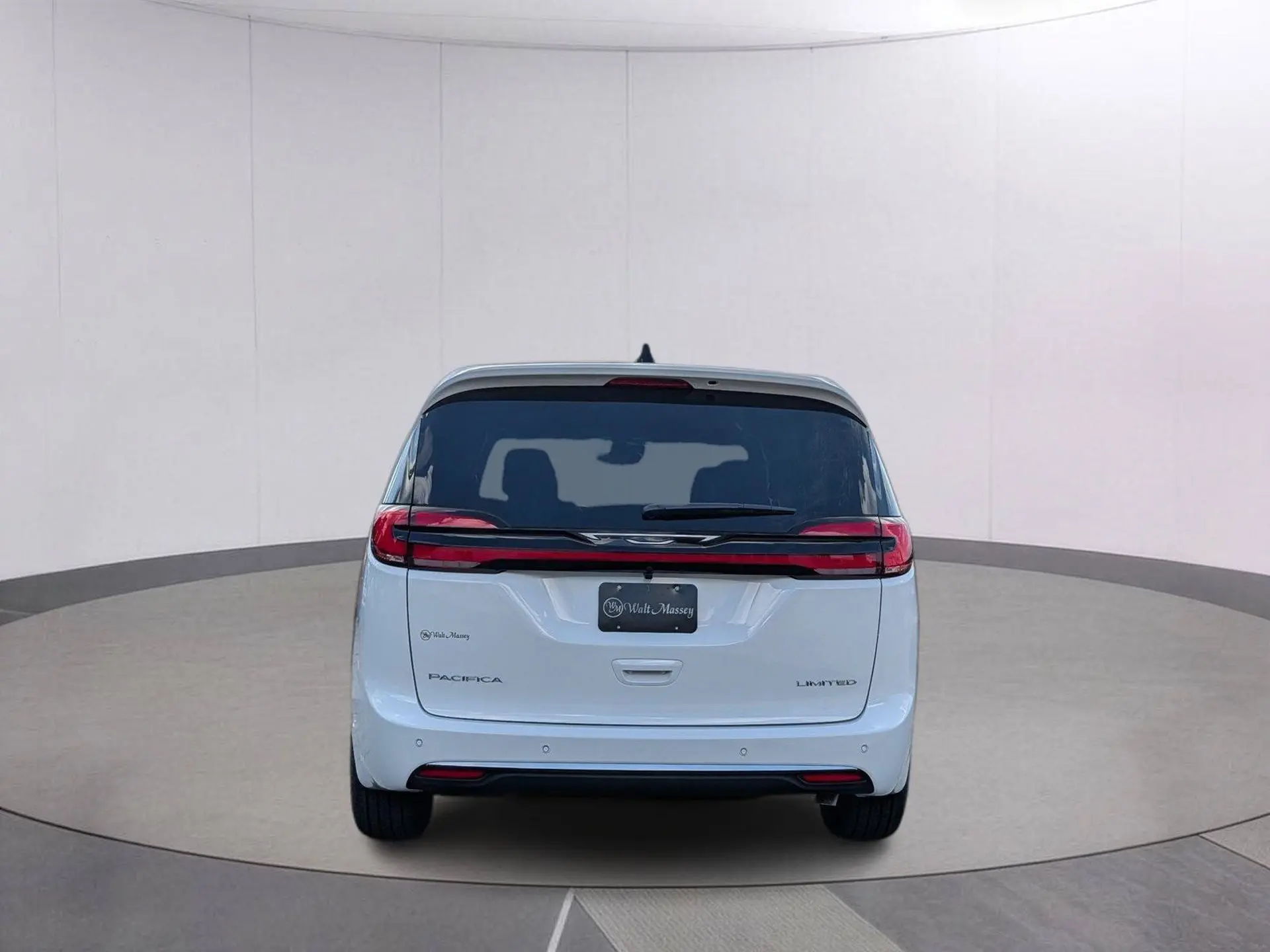 2027 Chrysler Pacifica Limited photo 4