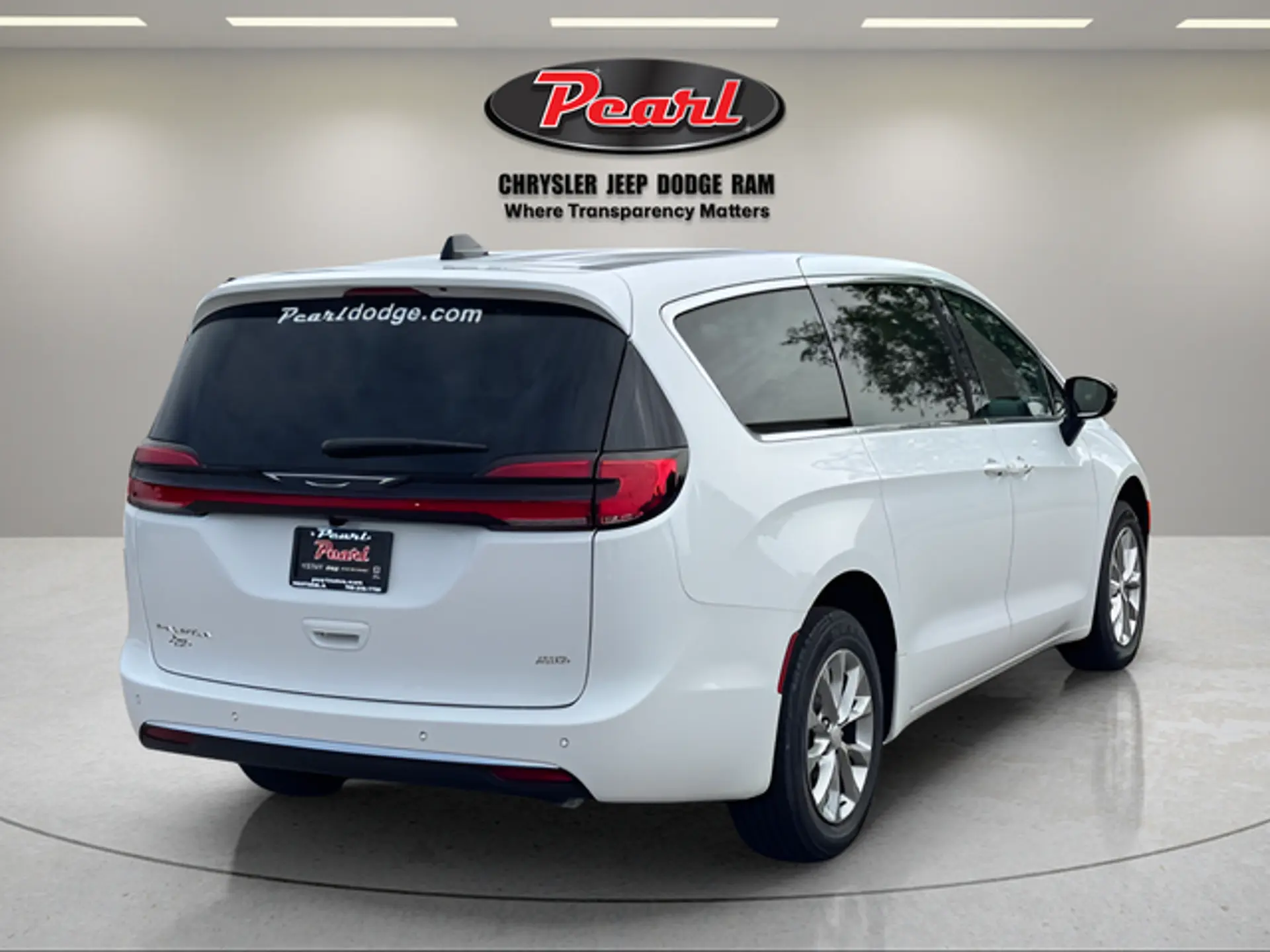2027 Chrysler Pacifica Select AWD photo 3