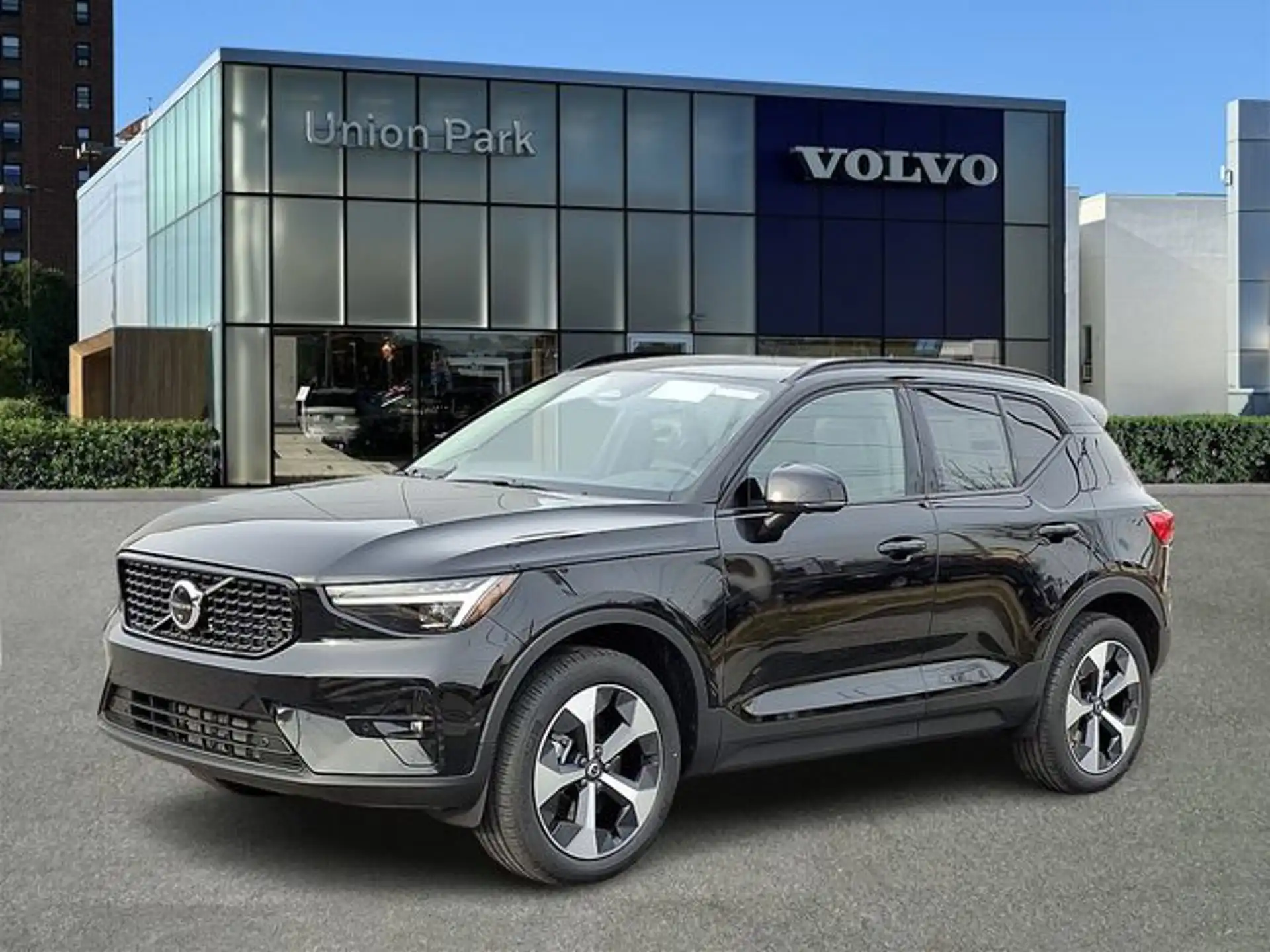 2026 Volvo XC40 B5 Plus Dark AWD's photo