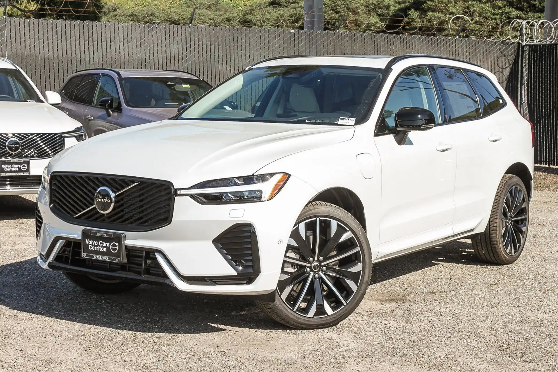 2026 Volvo XC60 T8 Ultra Dark AWD's photo