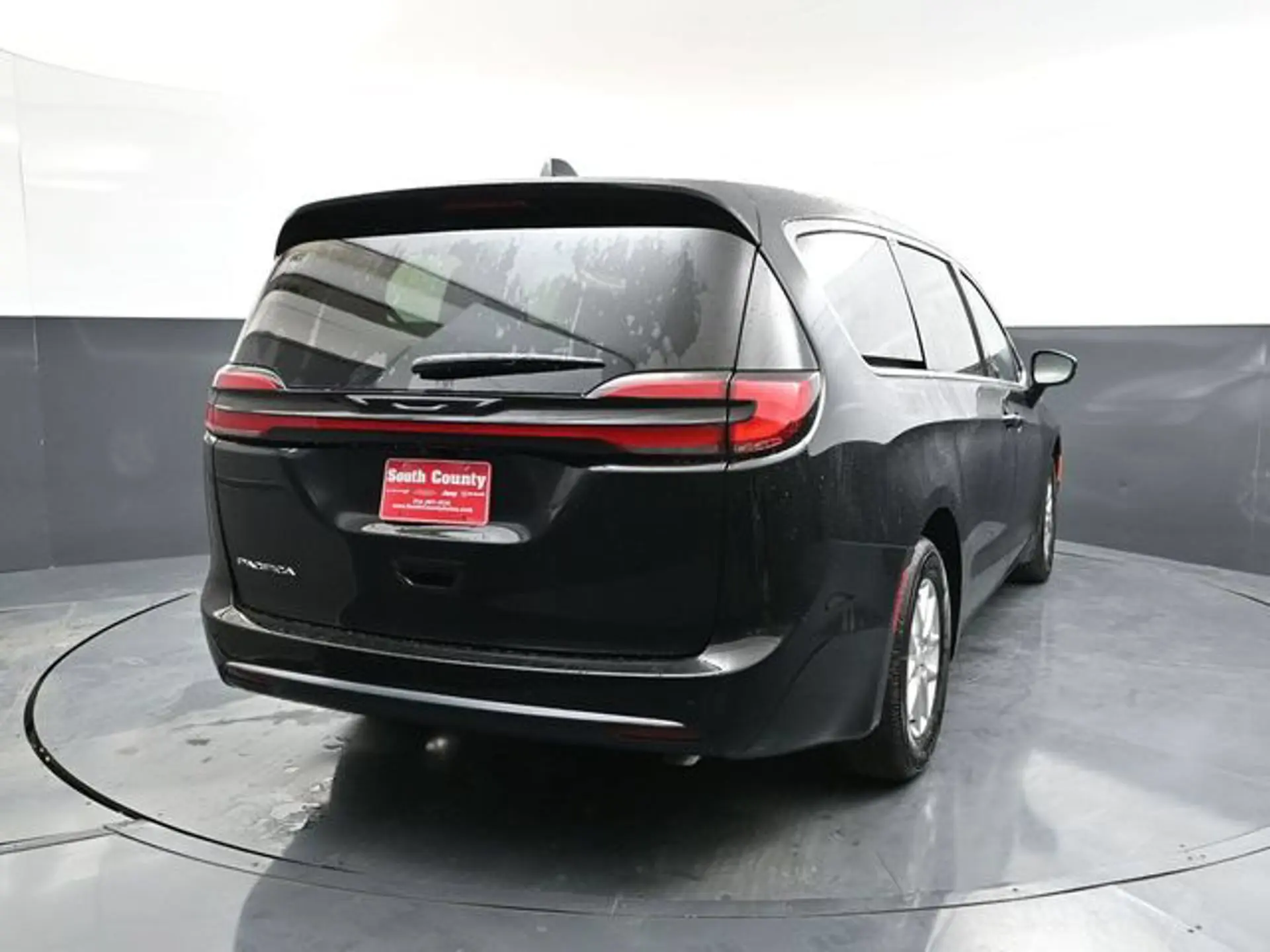 2027 Chrysler Pacifica Select photo 4