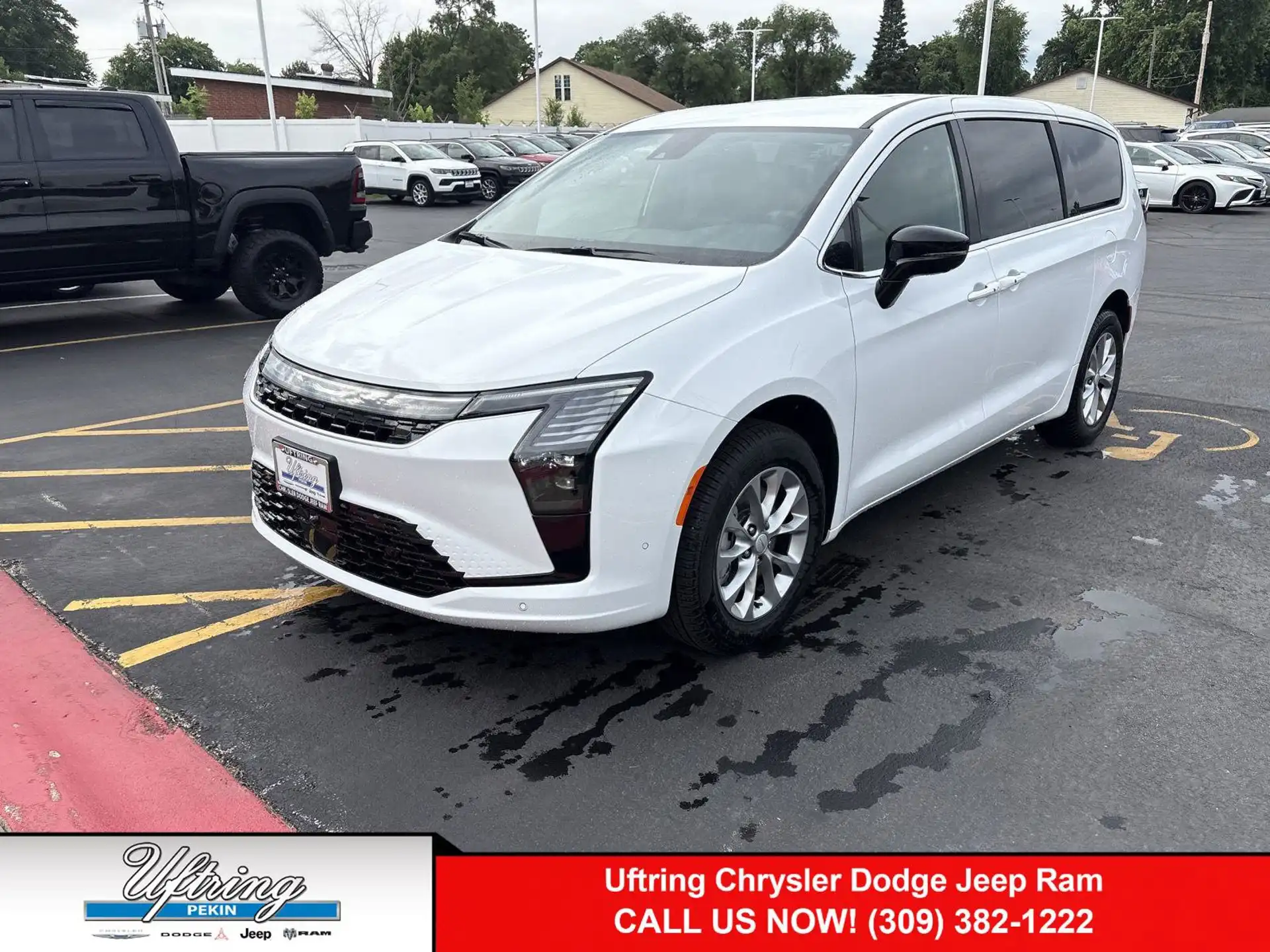 2027 Chrysler Pacifica Select AWD's photo