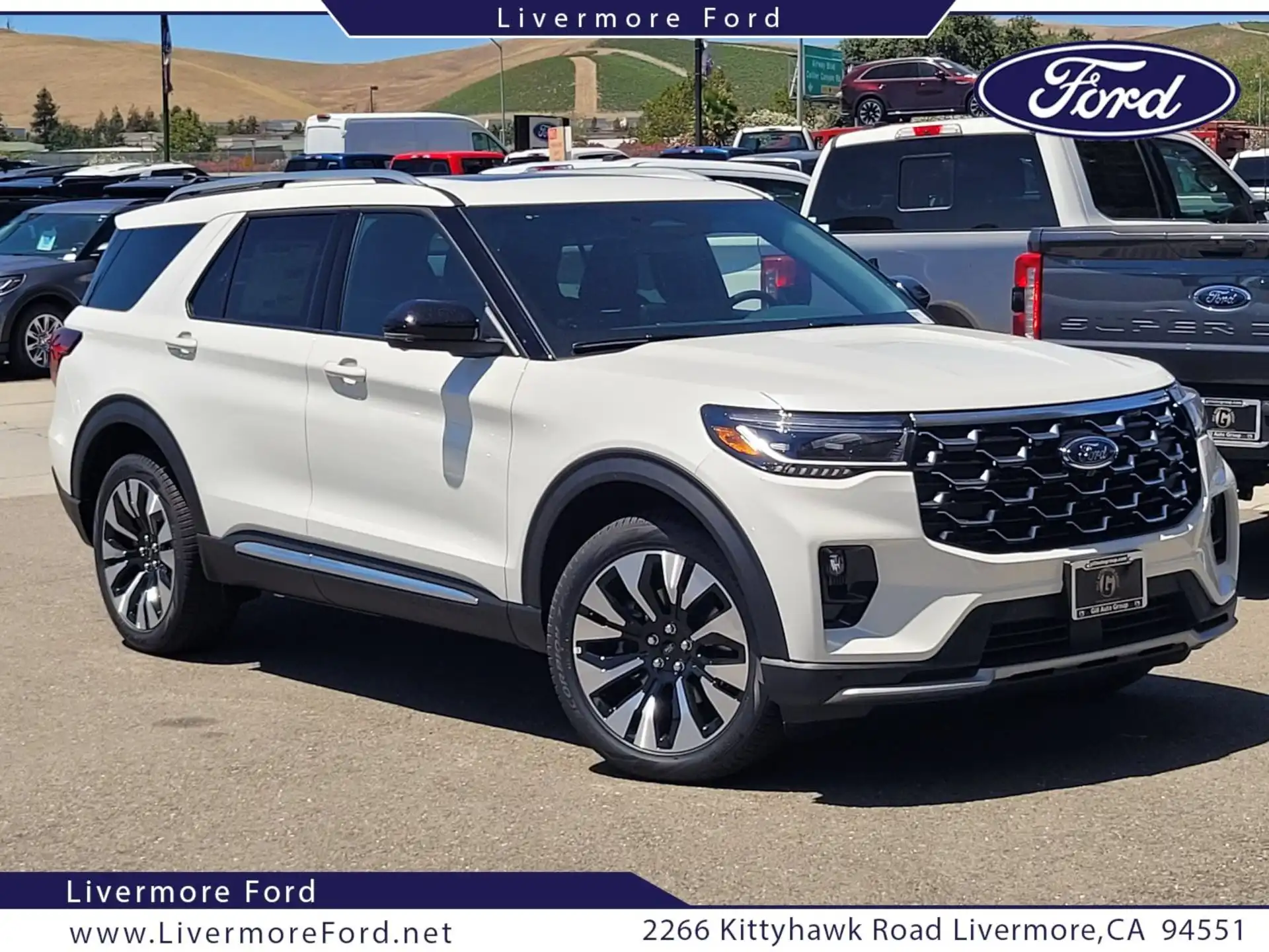 2026 Ford Explorer Platinum 4WD's photo