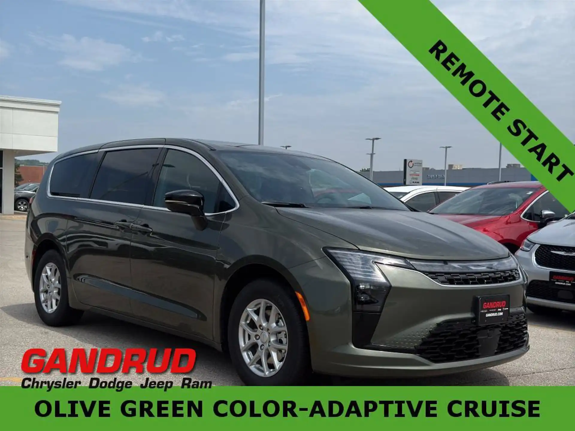 2027 Chrysler Pacifica Select's photo