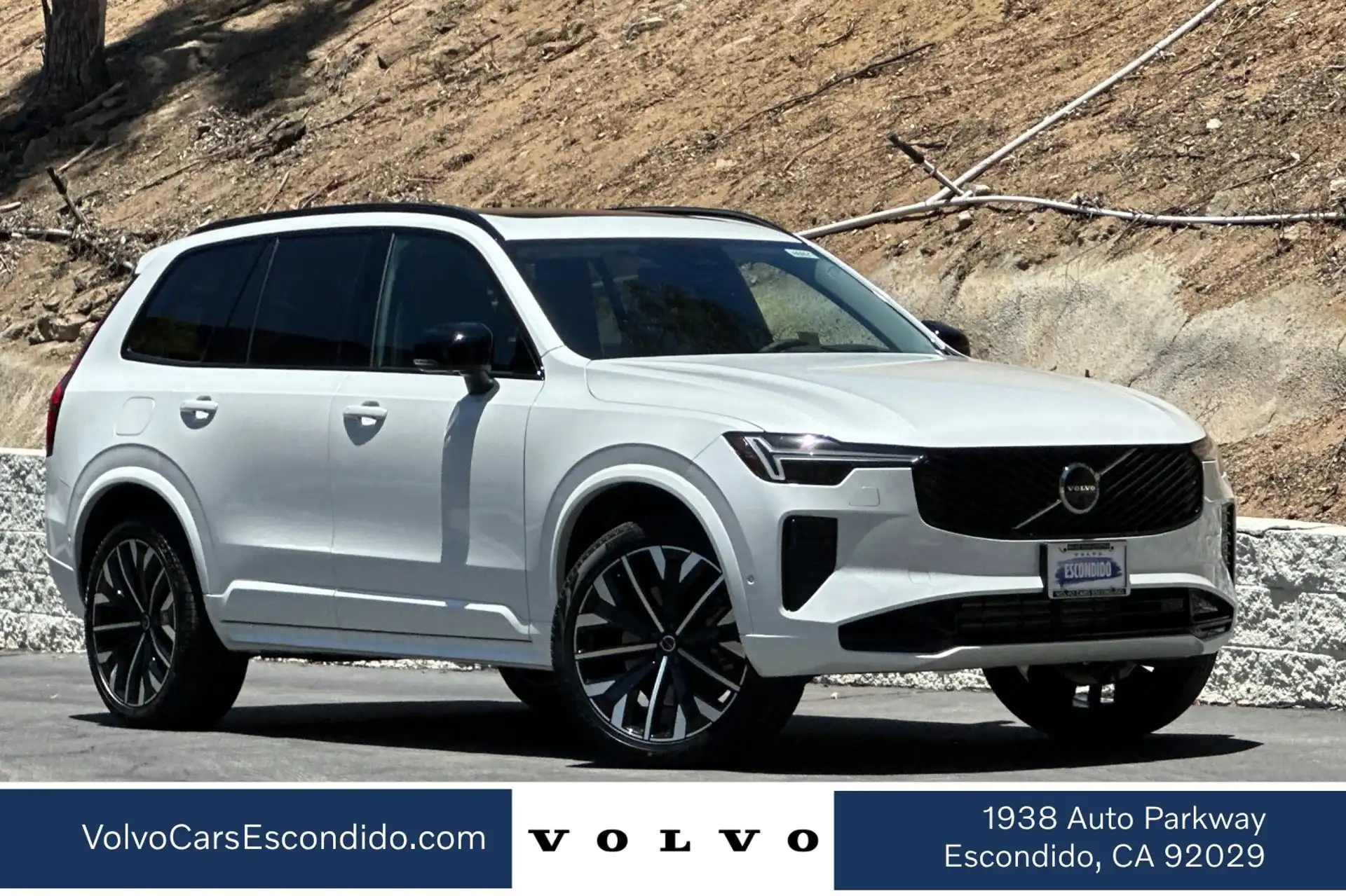 2026 Volvo XC90 T8 Recharge Ultra Dark 6-Seater 4WD's photo
