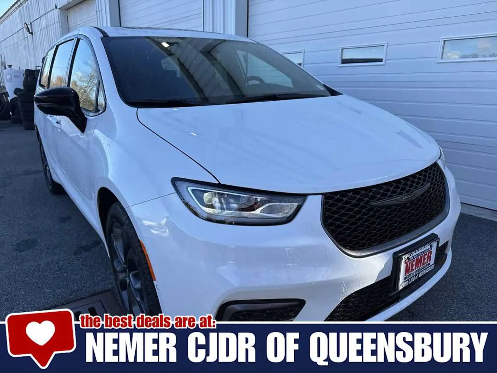 2026 Chrysler Pacifica Select AWD photo 1
