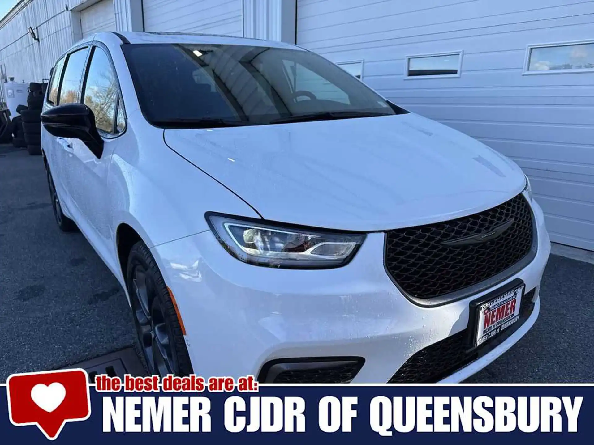 2026 Chrysler Pacifica Select AWD's photo