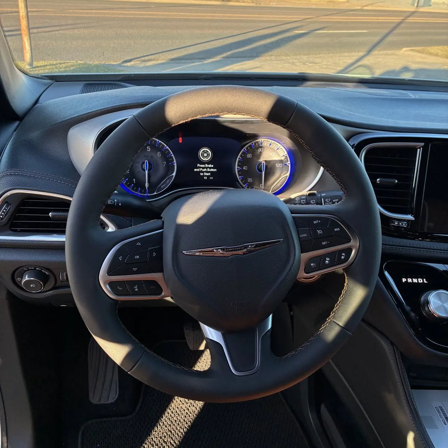 2026 Chrysler Pacifica Pinnacle photo 4