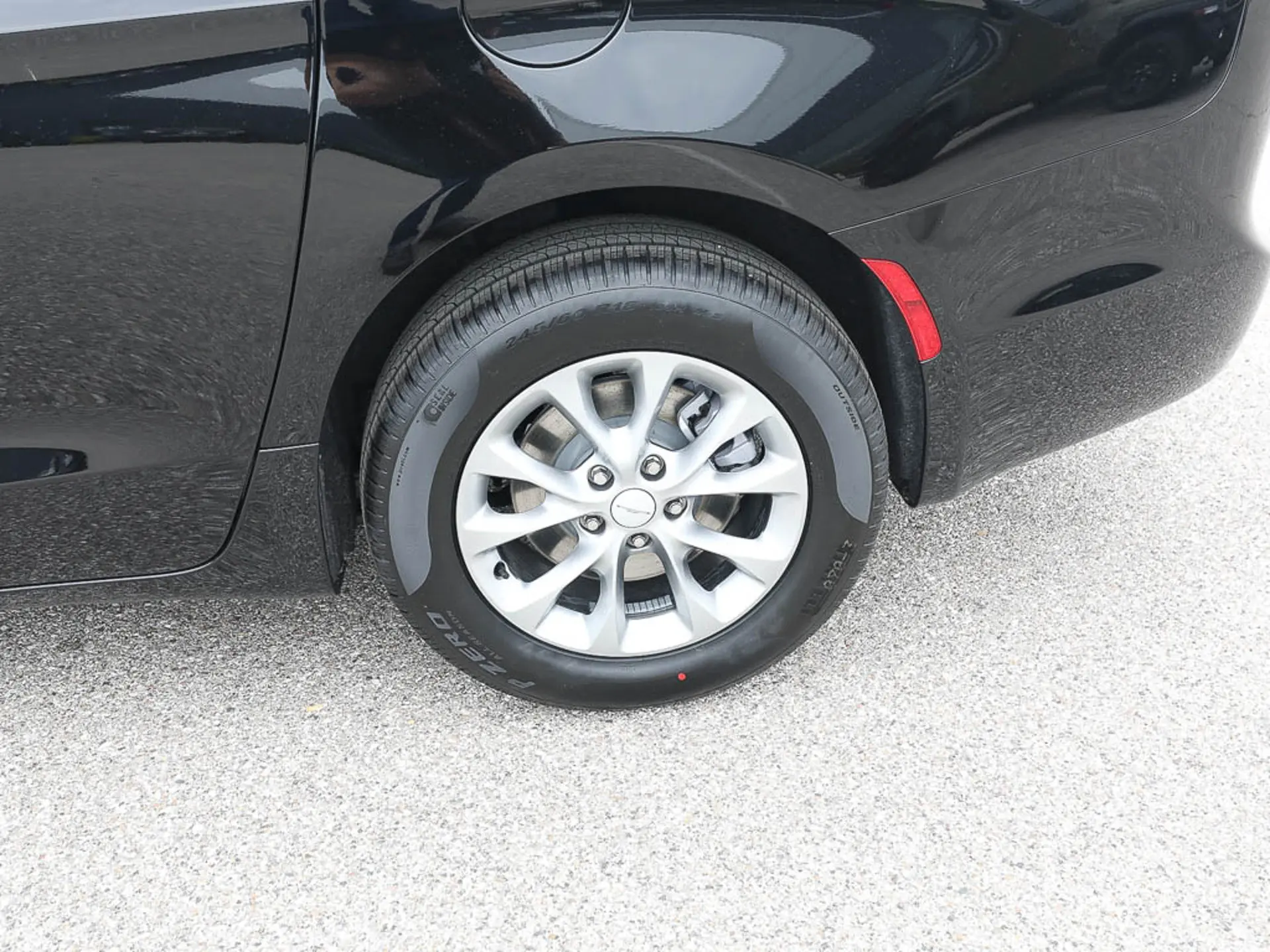 2027 Chrysler Pacifica Select AWD photo 4