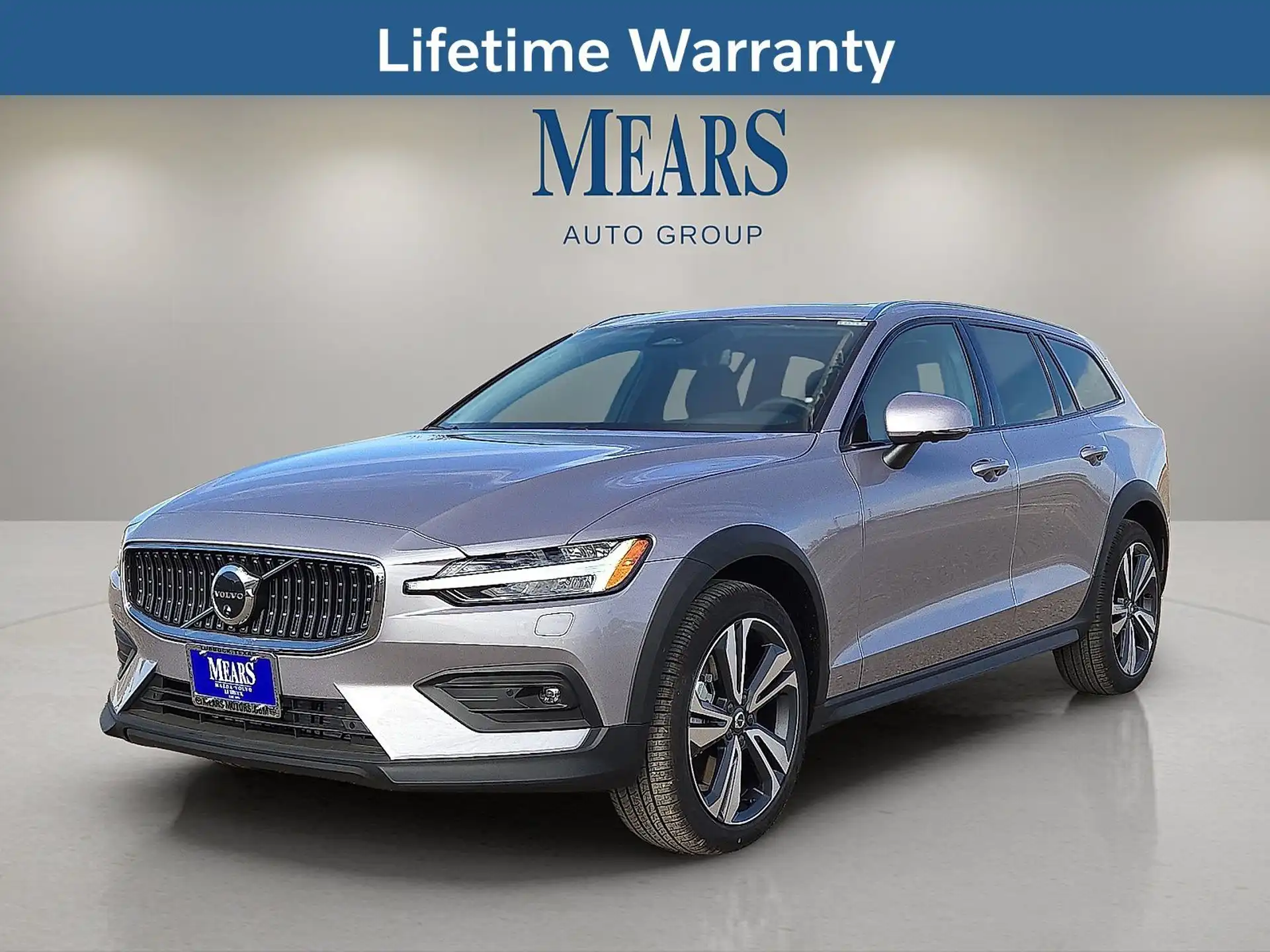 2026 Volvo V60 Cross Country B5 Plus AWD's photo