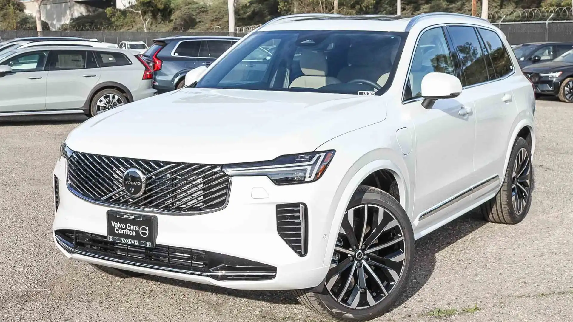 2026 Volvo XC90 T8 Recharge Plus Bright 7-Seat 4WD's photo