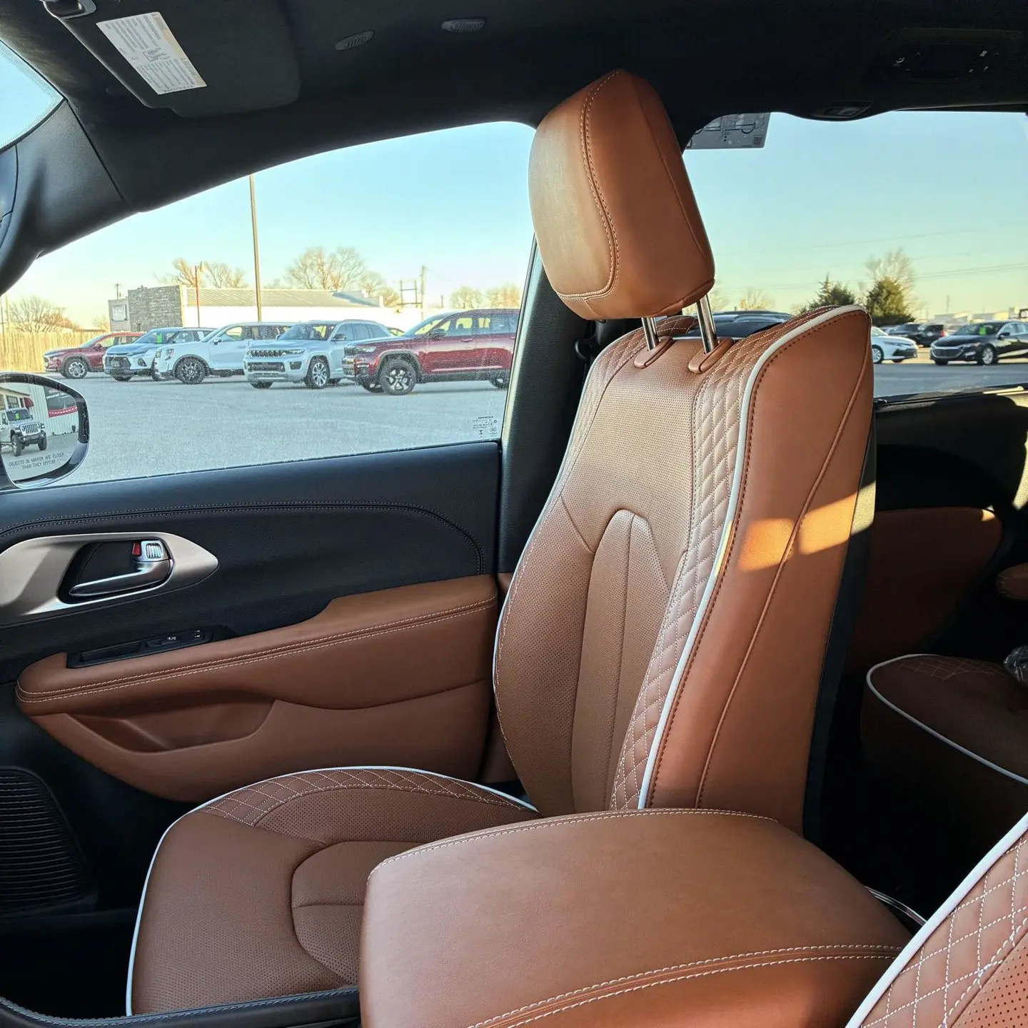 2026 Chrysler Pacifica Pinnacle photo 3