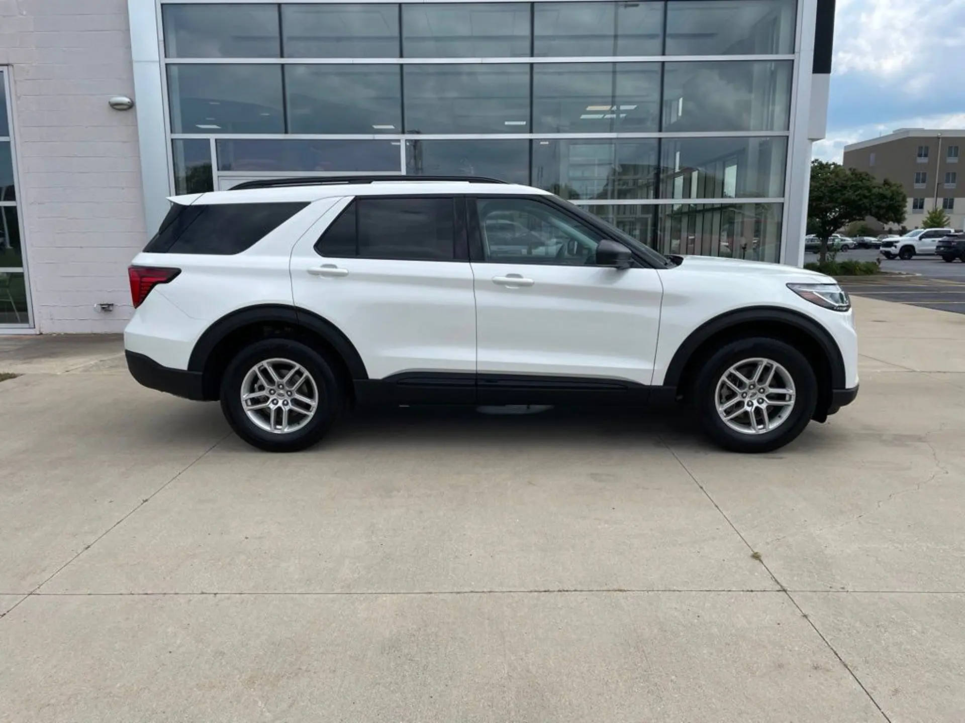 2026 Ford Explorer Active 4WD photo 4