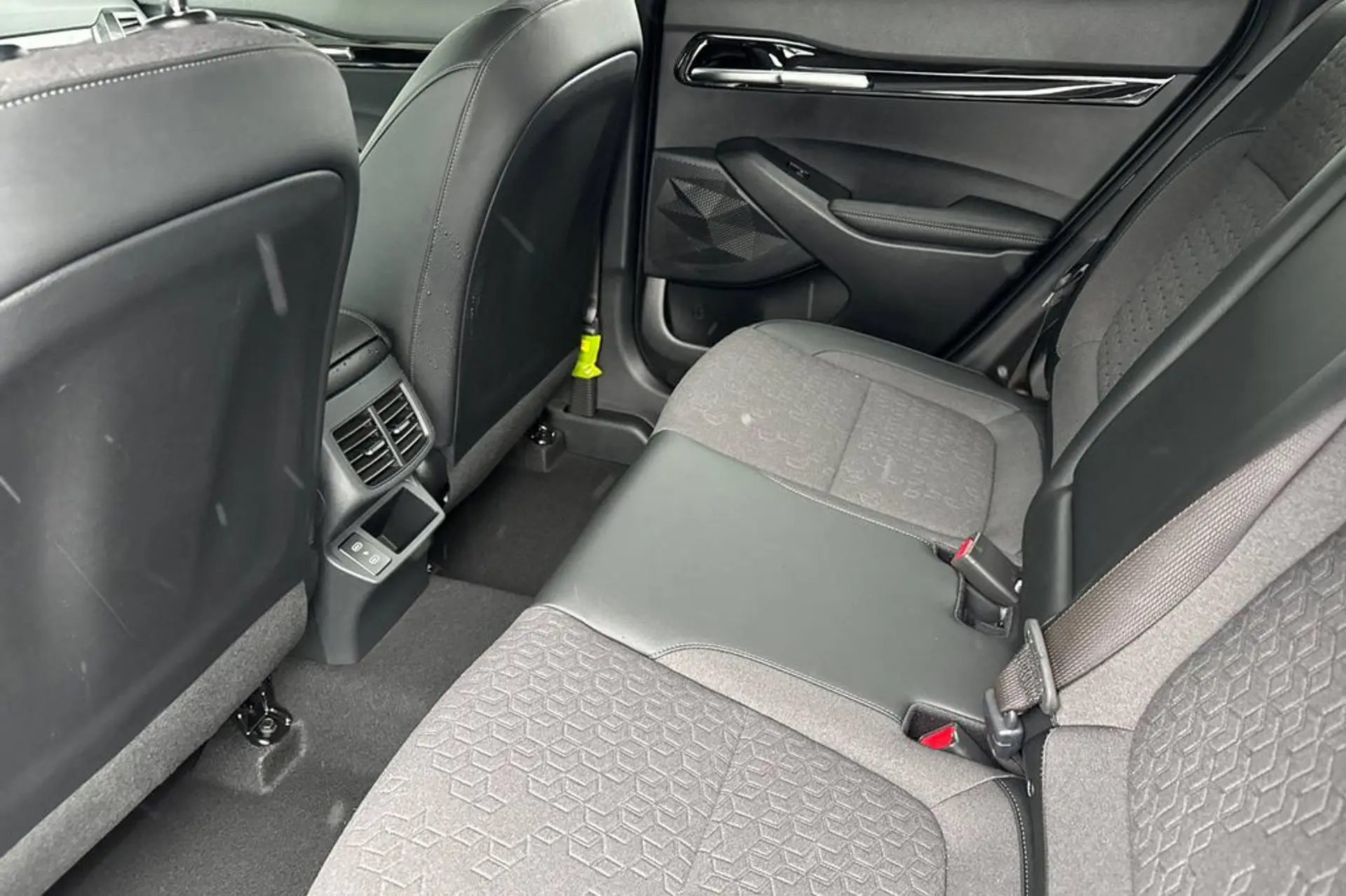 2026 Kia Seltos 2.0 S AWD photo 3