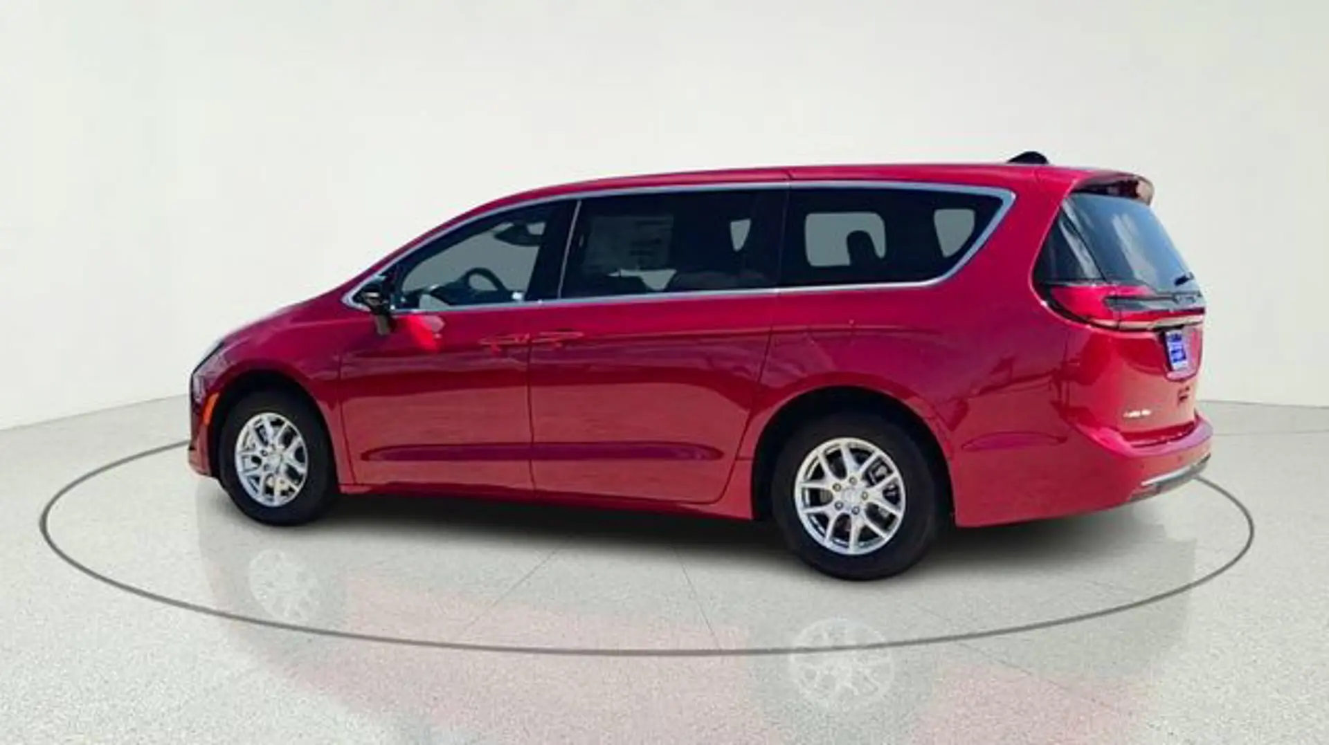 2027 Chrysler Pacifica Select photo 5