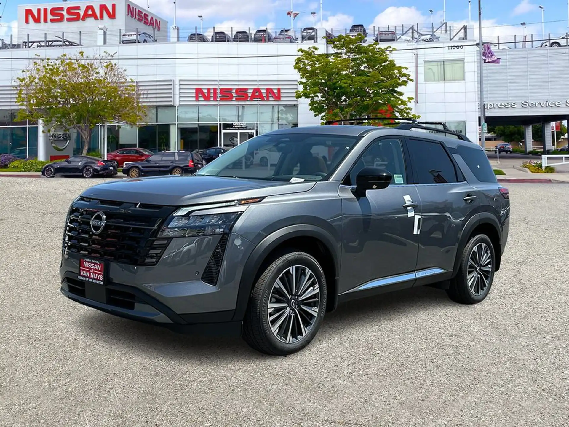 2026 Nissan Pathfinder Platinum 4WD's photo