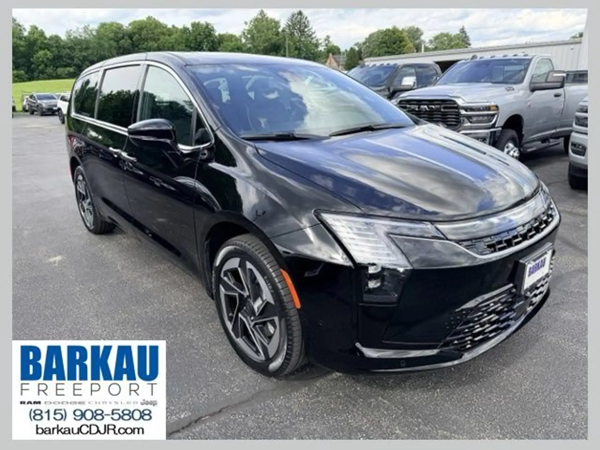 2027 Chrysler Pacifica Limited AWD photo 1