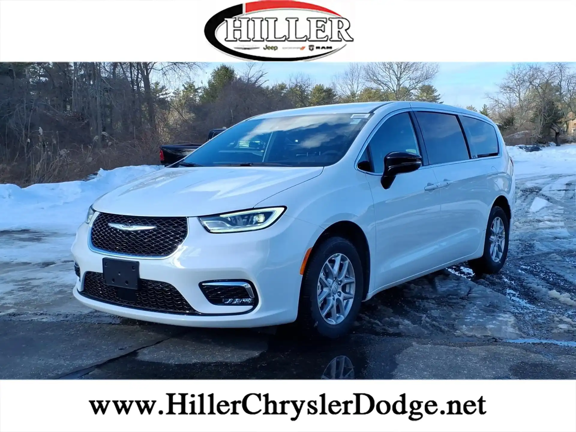 2026 Chrysler Pacifica Select's photo