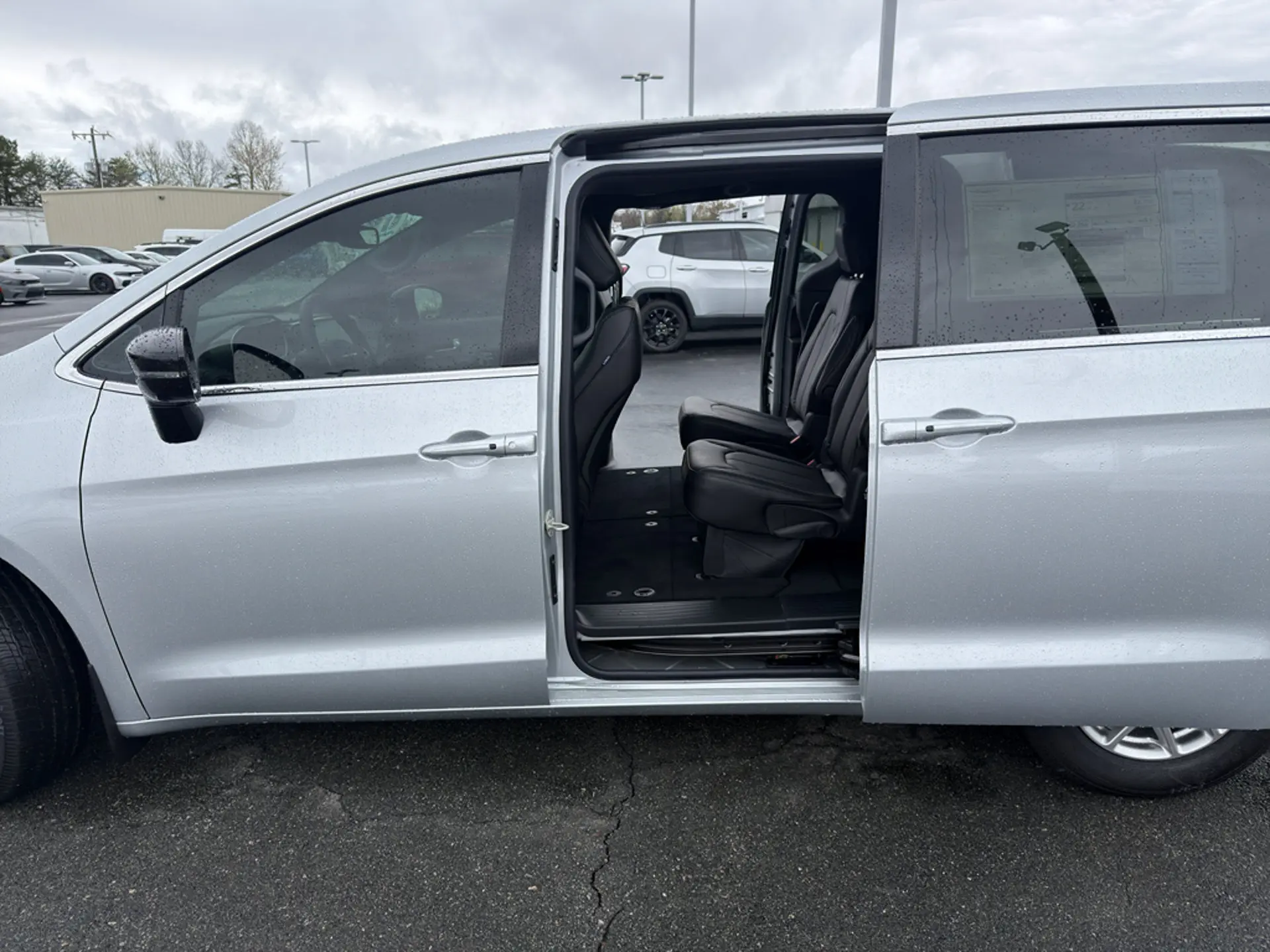 2026 Chrysler Pacifica Select photo 5