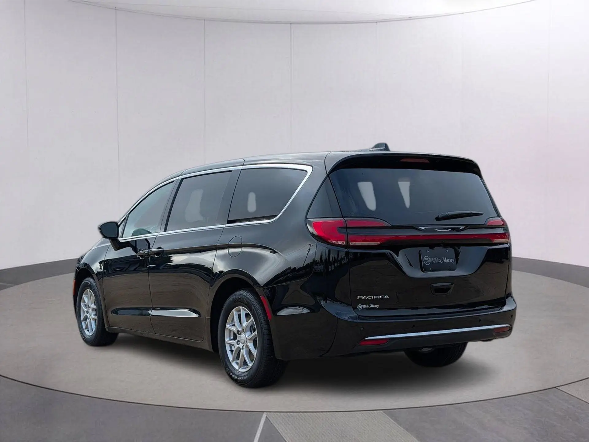 2027 Chrysler Pacifica Select photo 3