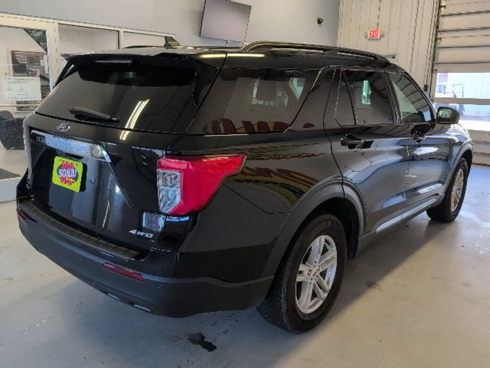 2023 Ford Explorer XLT 4WD photo 5