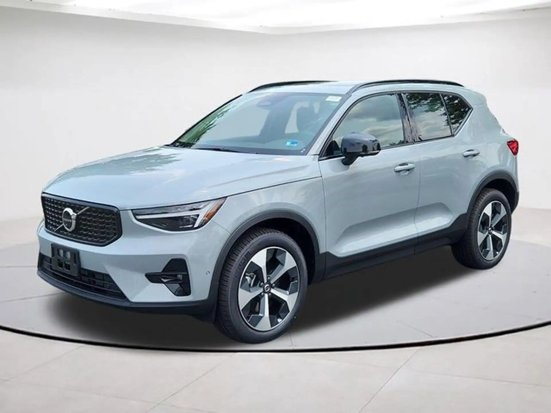 2026 Volvo XC40 B5 Plus Dark AWD's photo