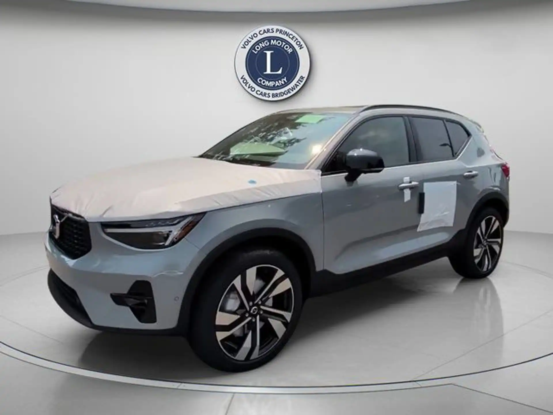 2026 Volvo XC40 B5 Ultra Dark AWD's photo