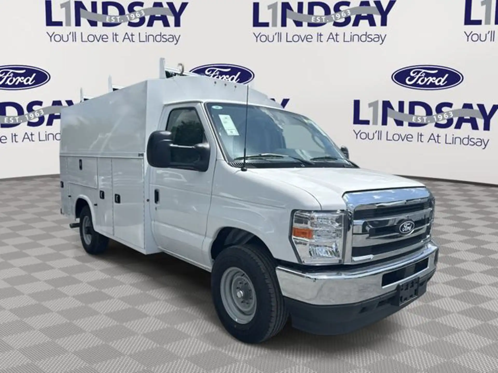 2027 Ford E-Series SRW E-350 Super Duty 138 in WB's photo