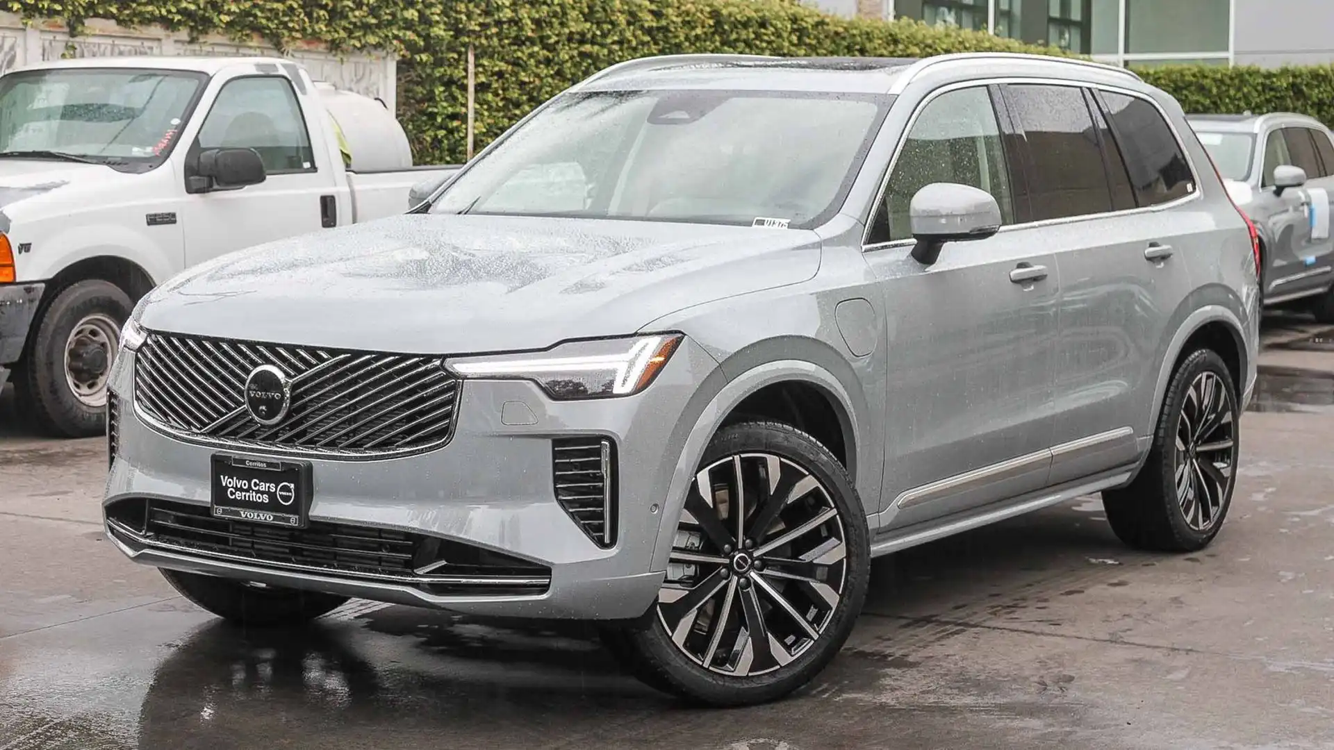 2026 Volvo XC90 T8 Recharge Ultra Bright 4WD's photo